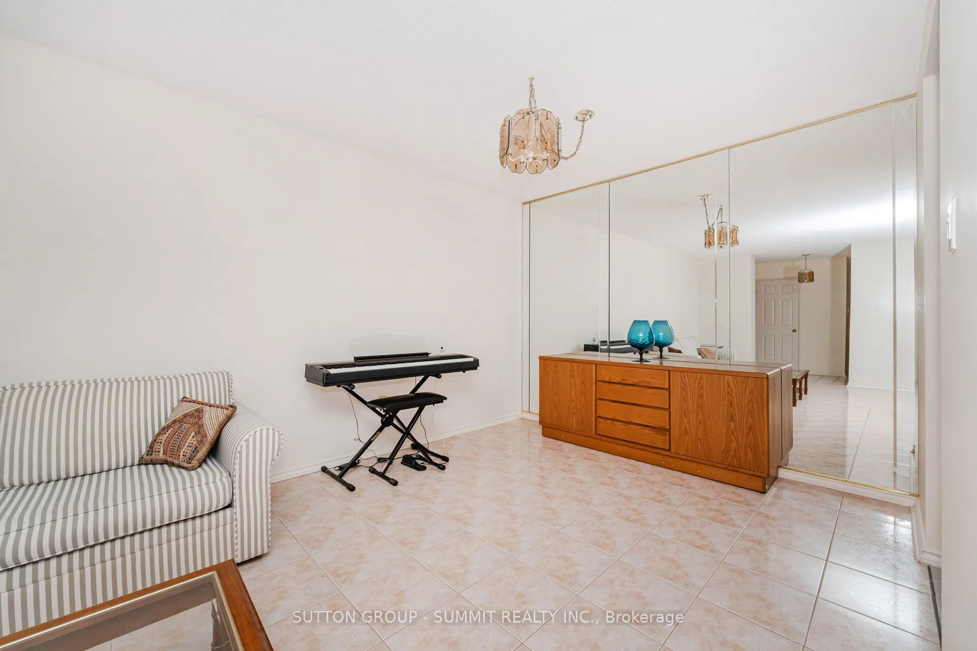 100 County Court Boulevard, #1005