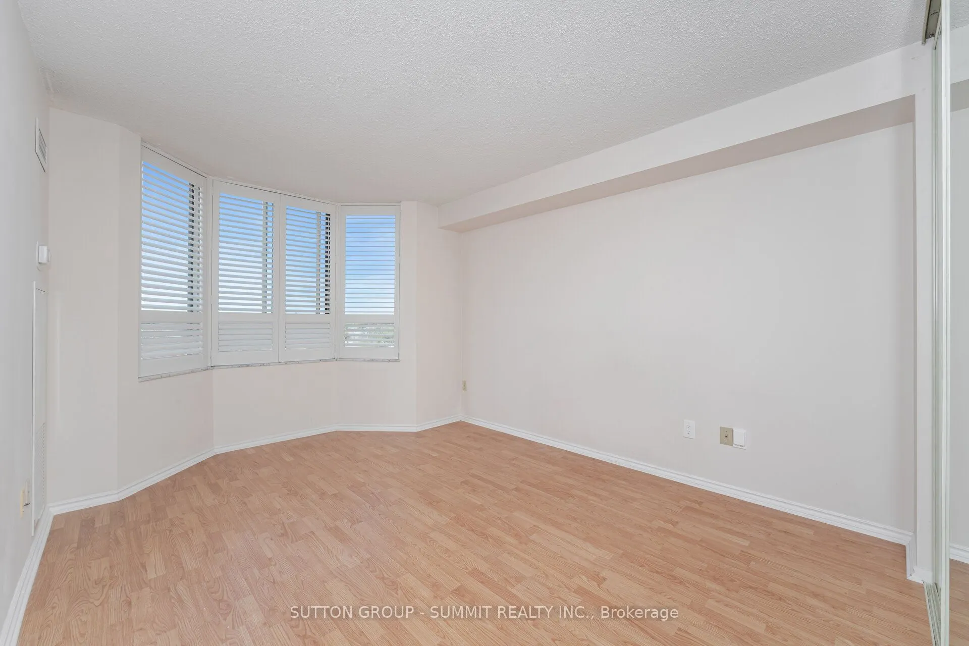 100 County Court Boulevard, #1005