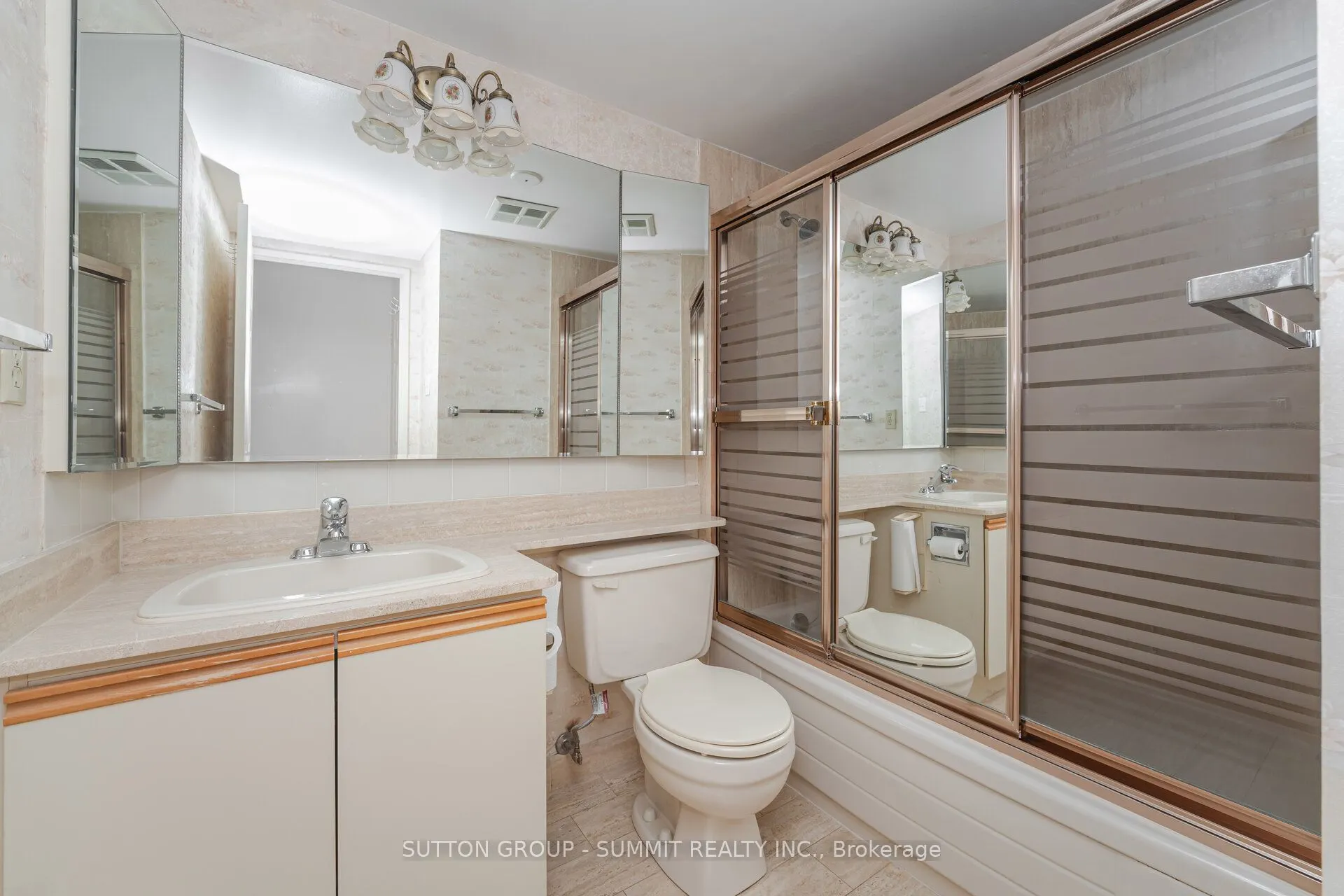 100 County Court Boulevard, #1005