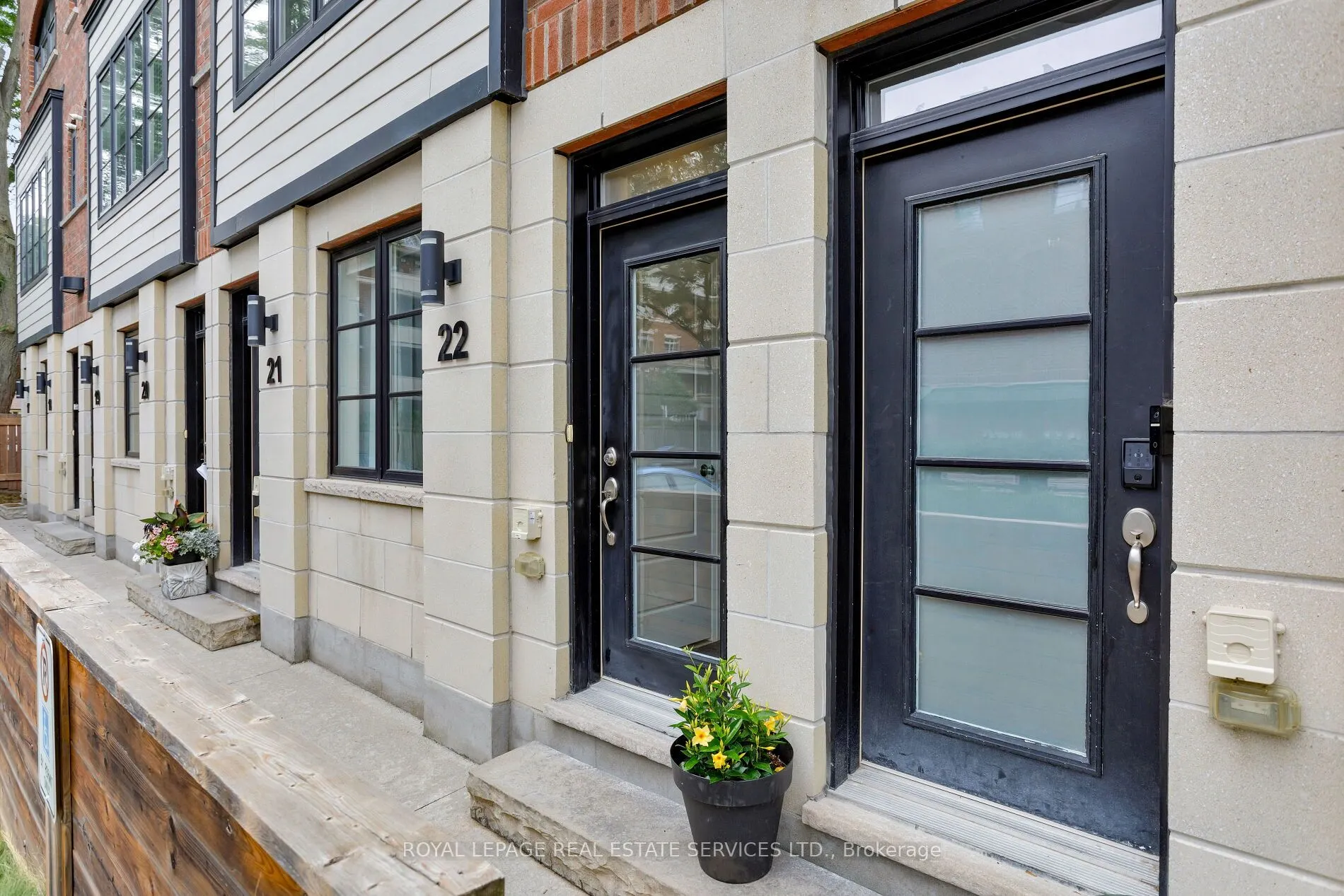 405 Plains Road E, #22