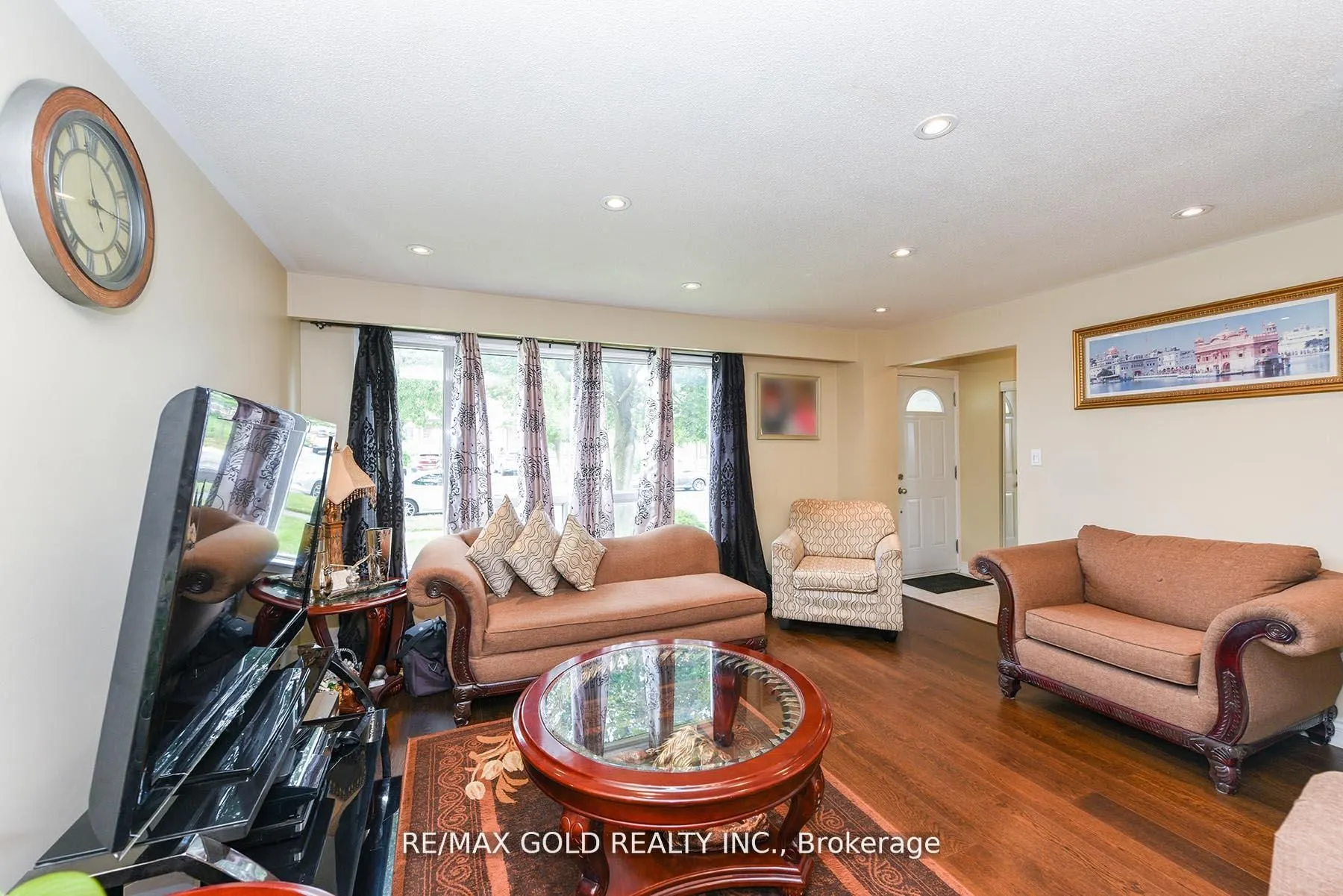 3507 Laddie Crescent