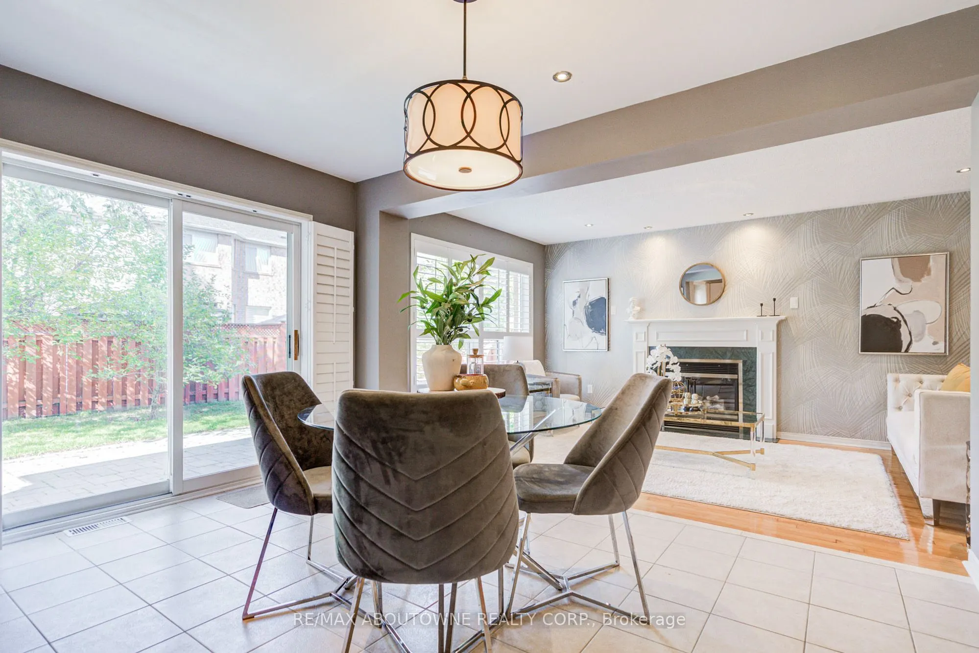 3041 Caulfield Crescent