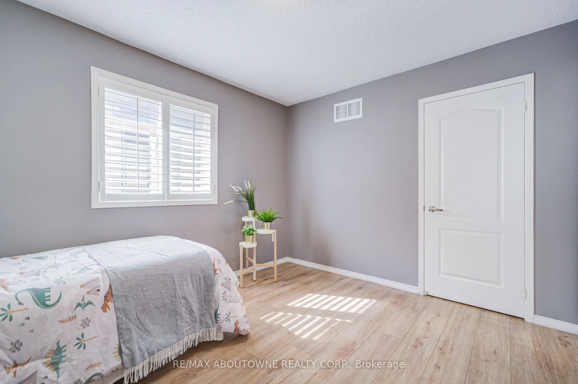 3041 Caulfield Crescent