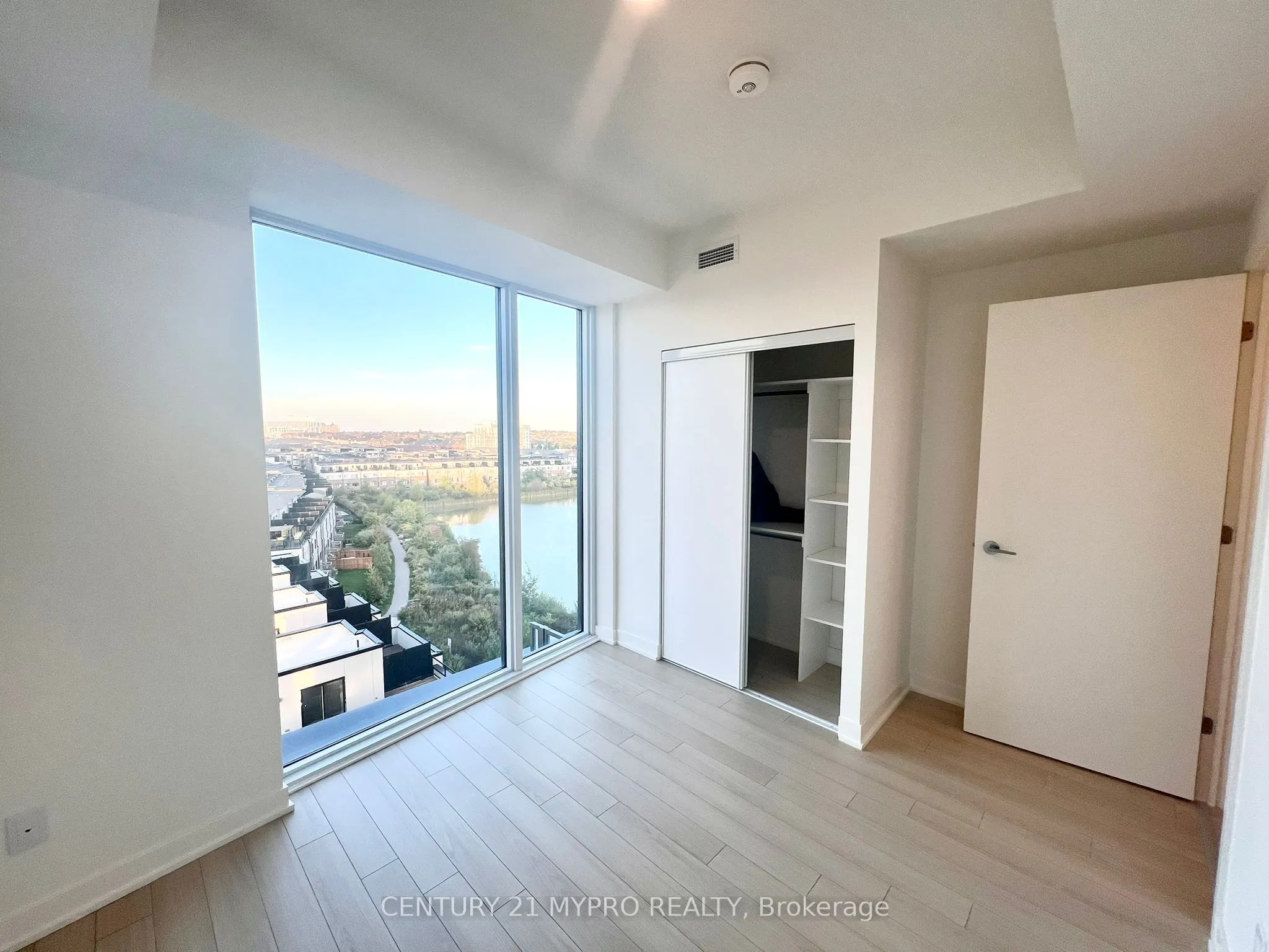 3079 Trafalgar Road, #808
