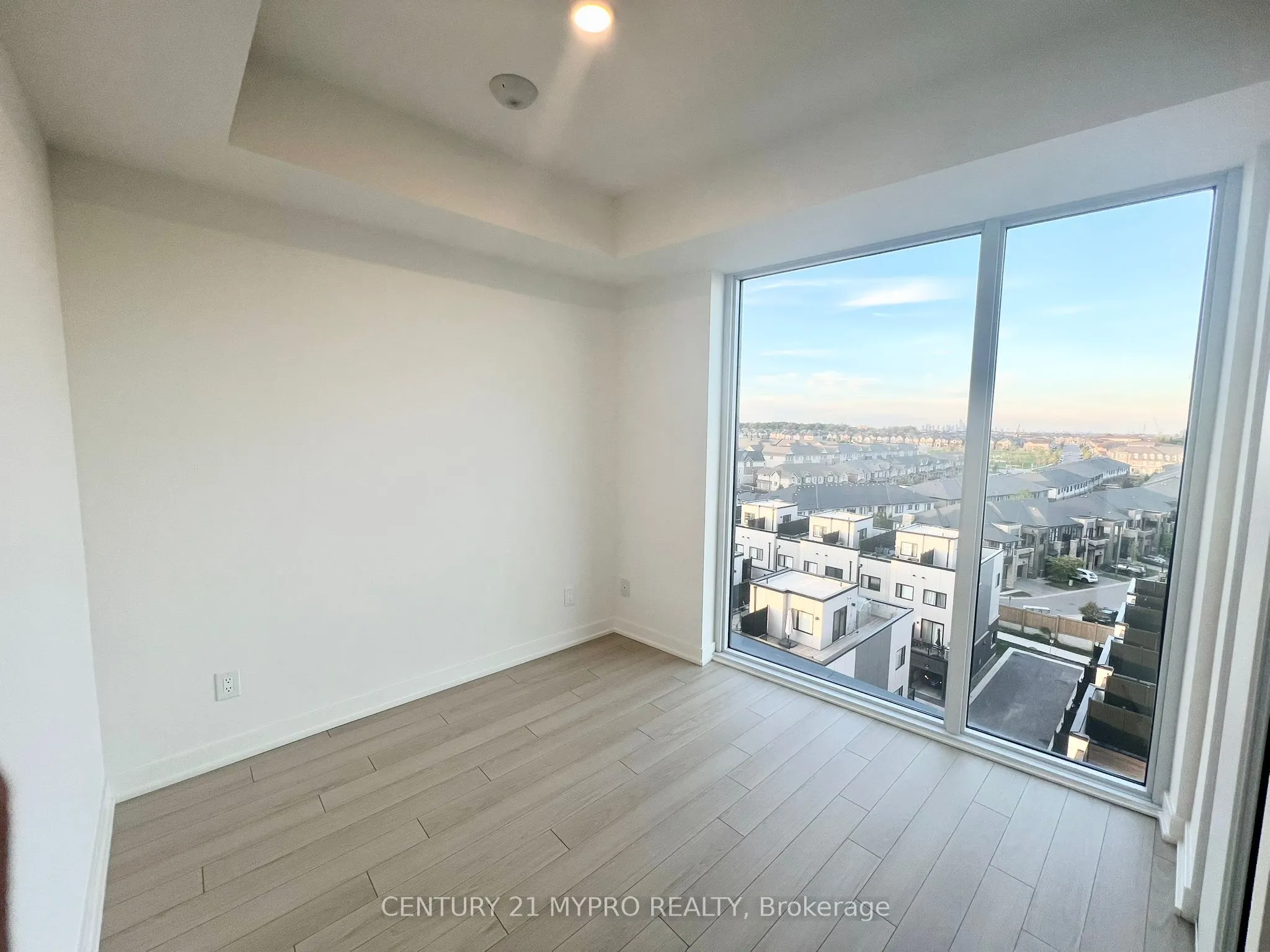 3079 Trafalgar Road, #808