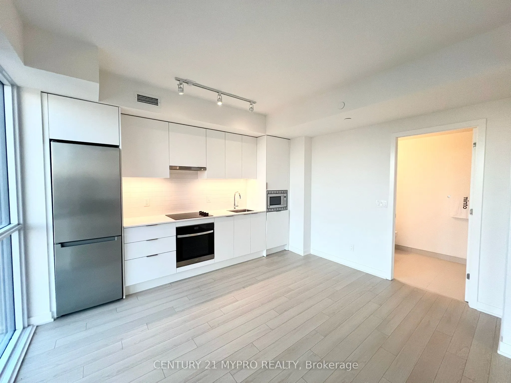 3079 Trafalgar Road, #808