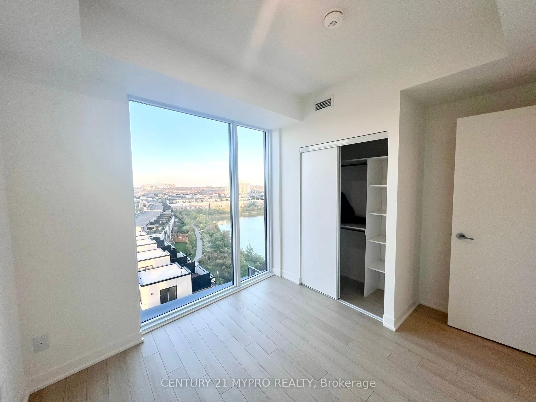 3079 Trafalgar Road, #808