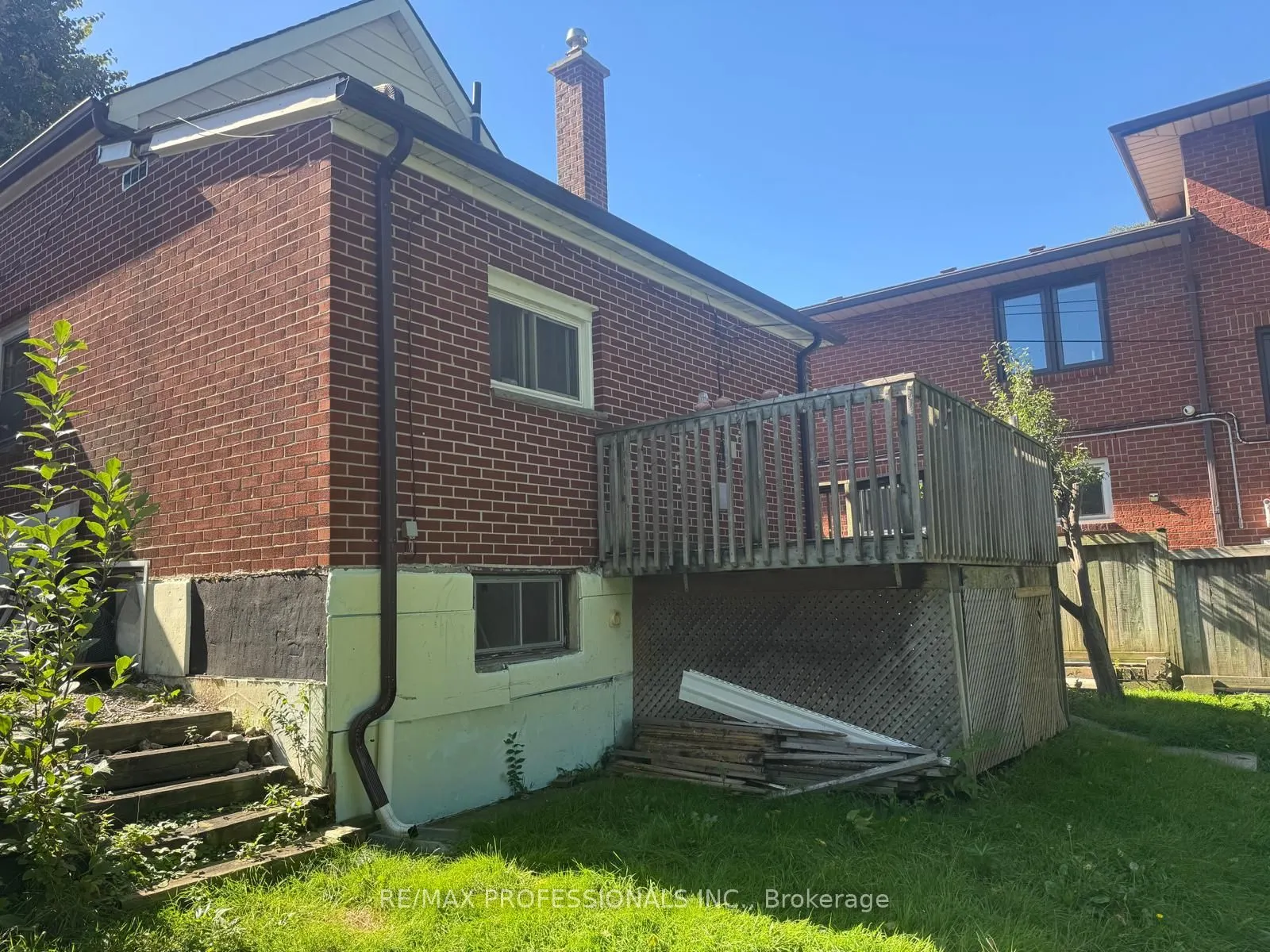 8 Daniels Street