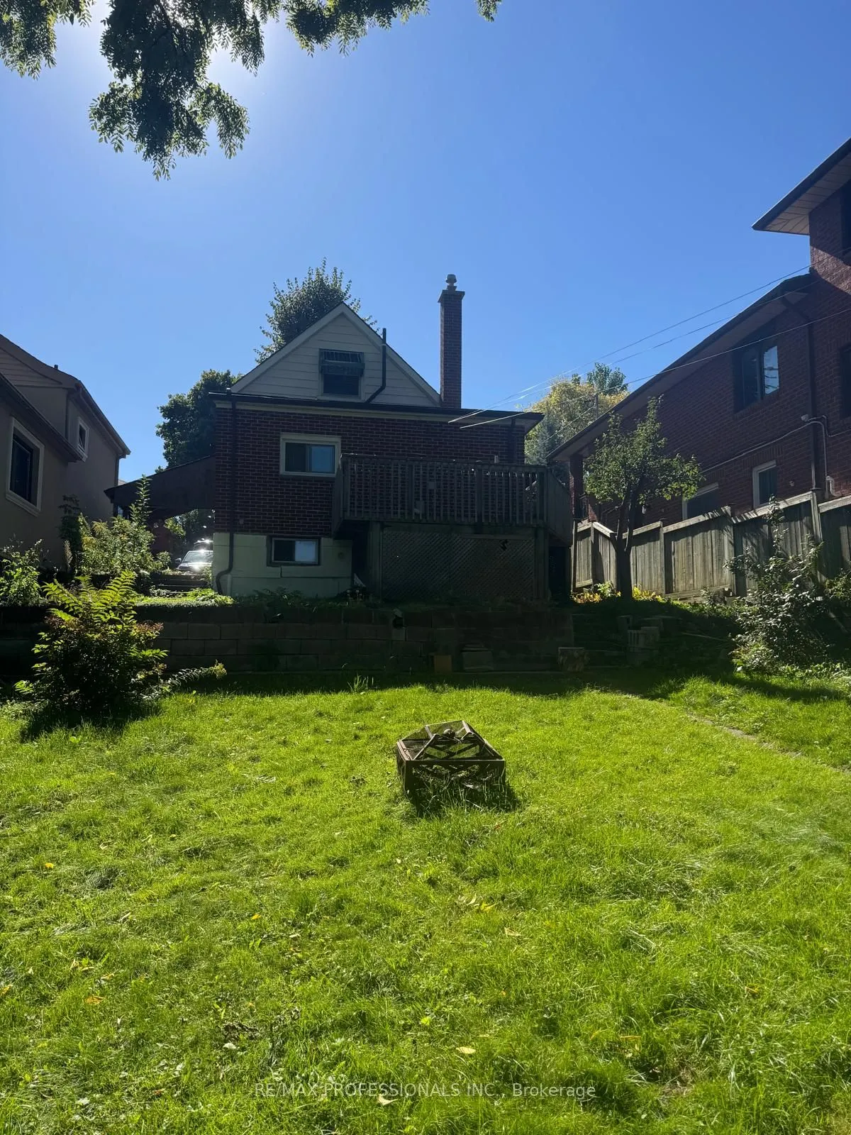 8 Daniels Street