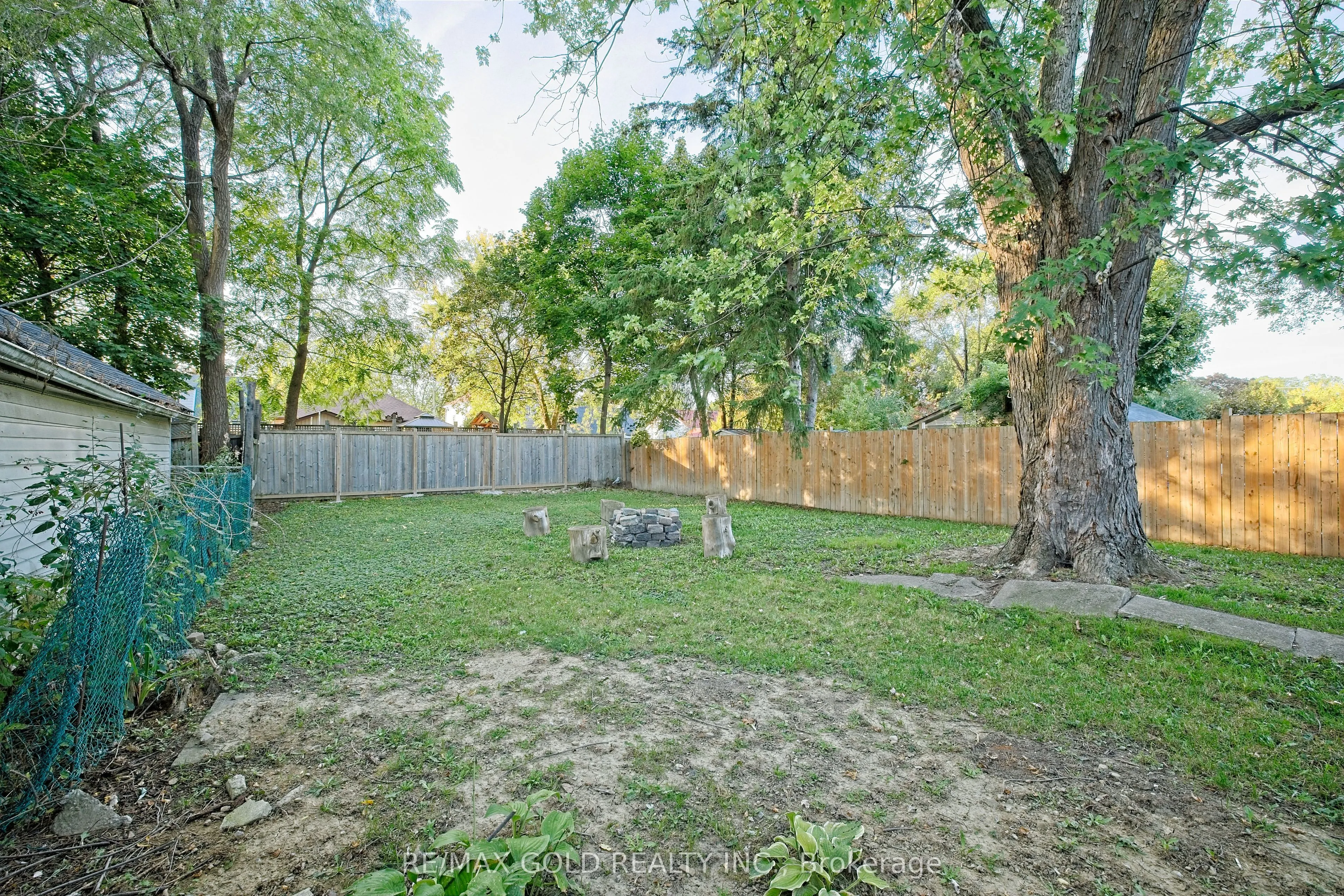 28 Royce Avenue