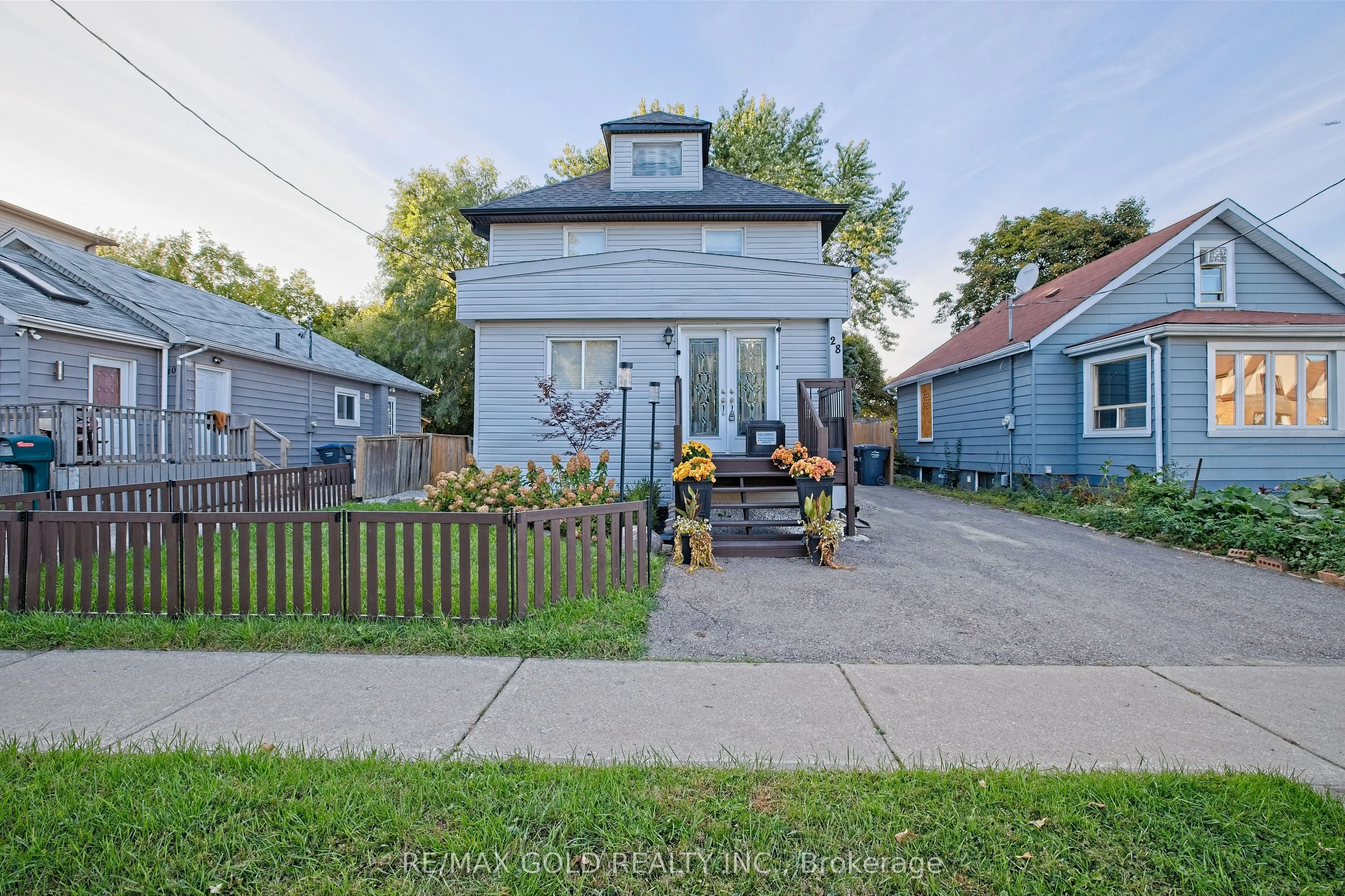 28 Royce Avenue