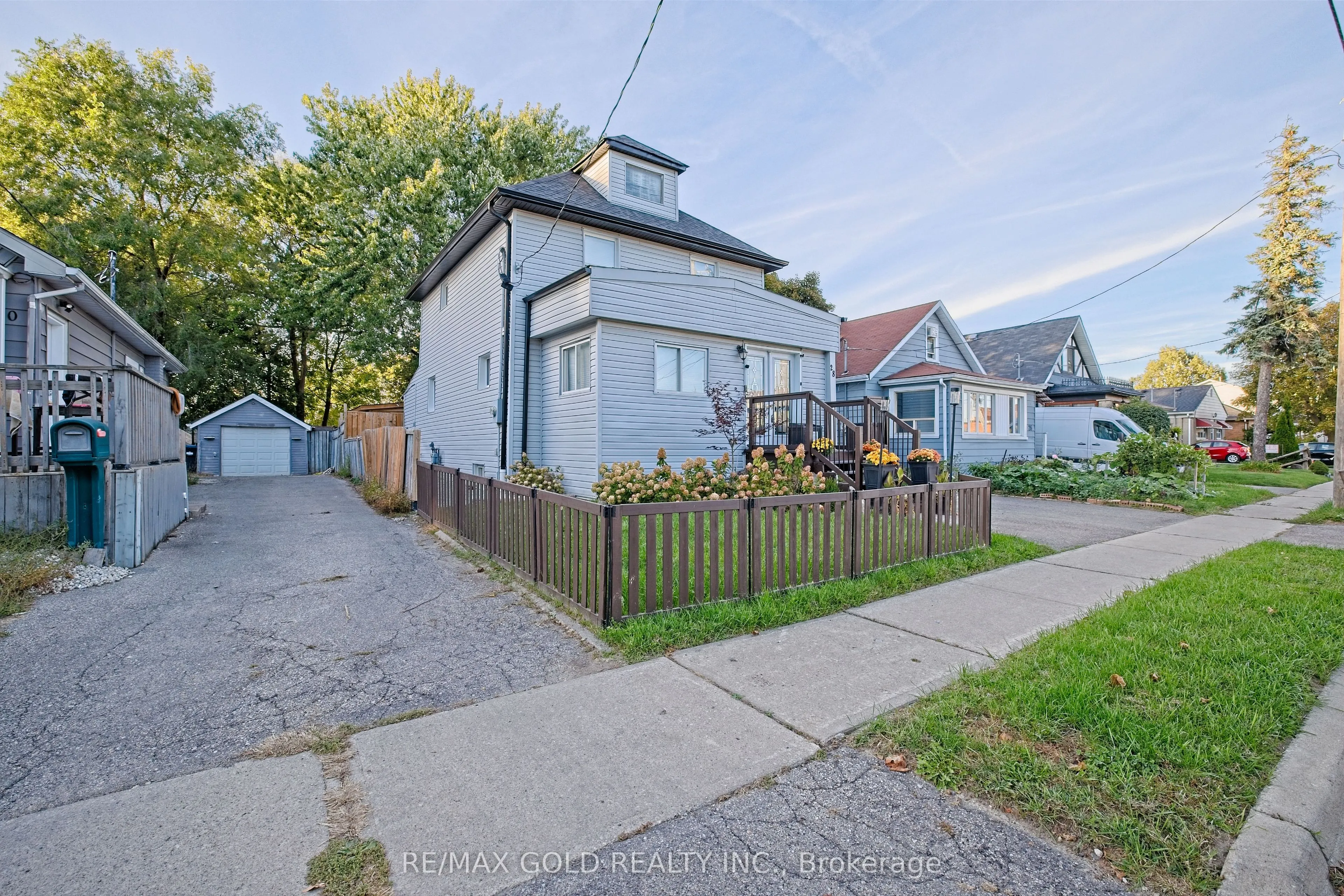 28 Royce Avenue