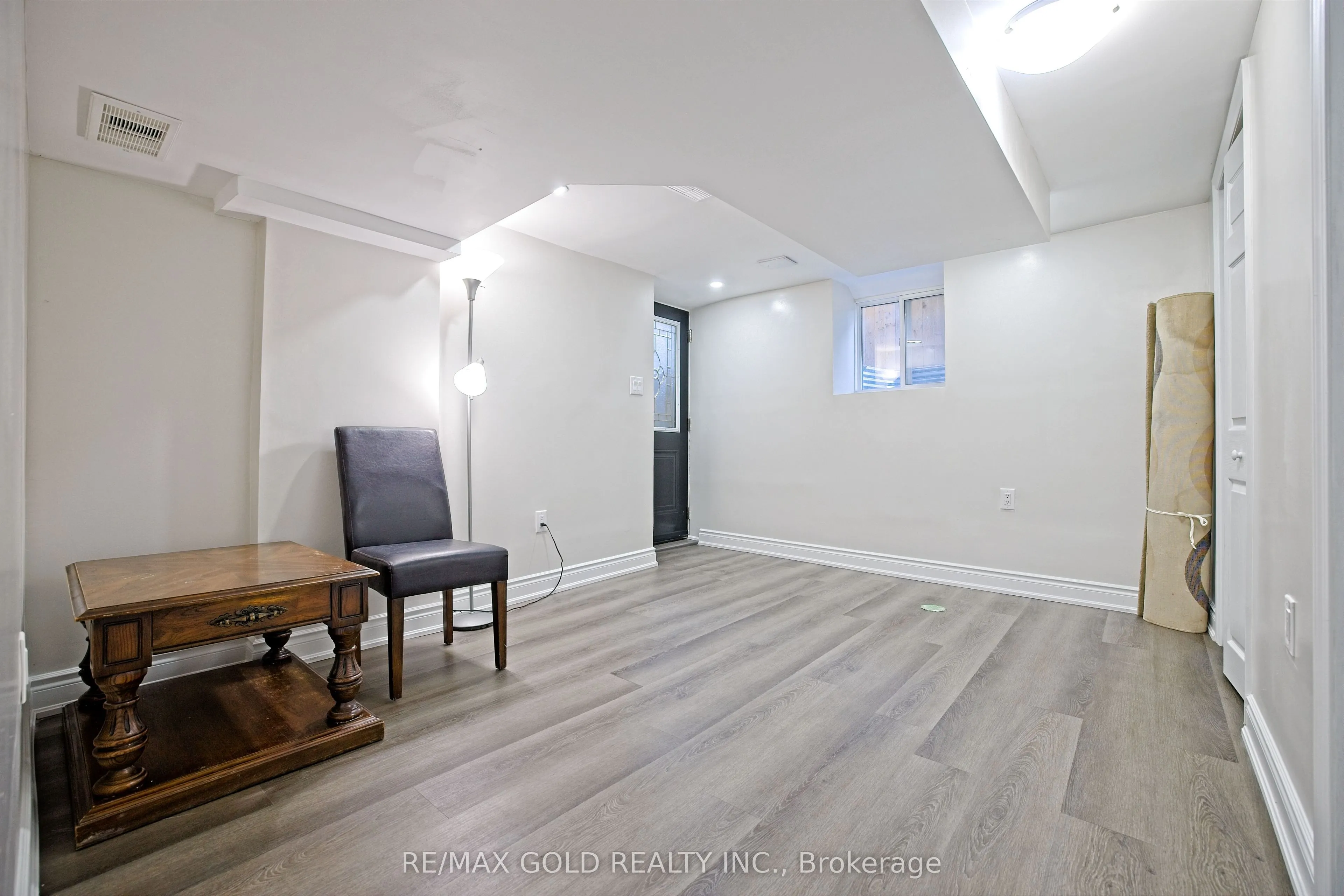 28 Royce Avenue