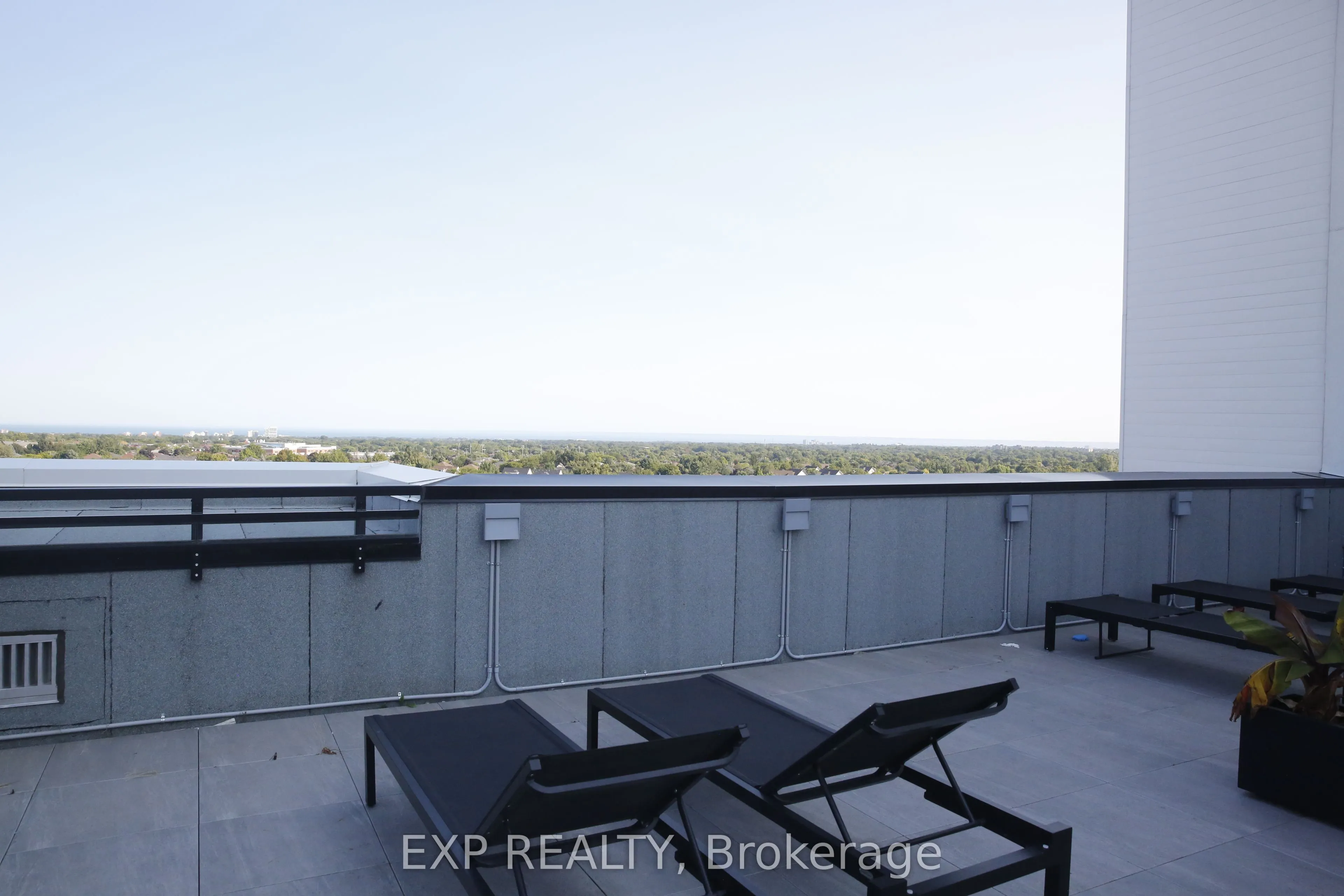 95 Dundas Street W, #403