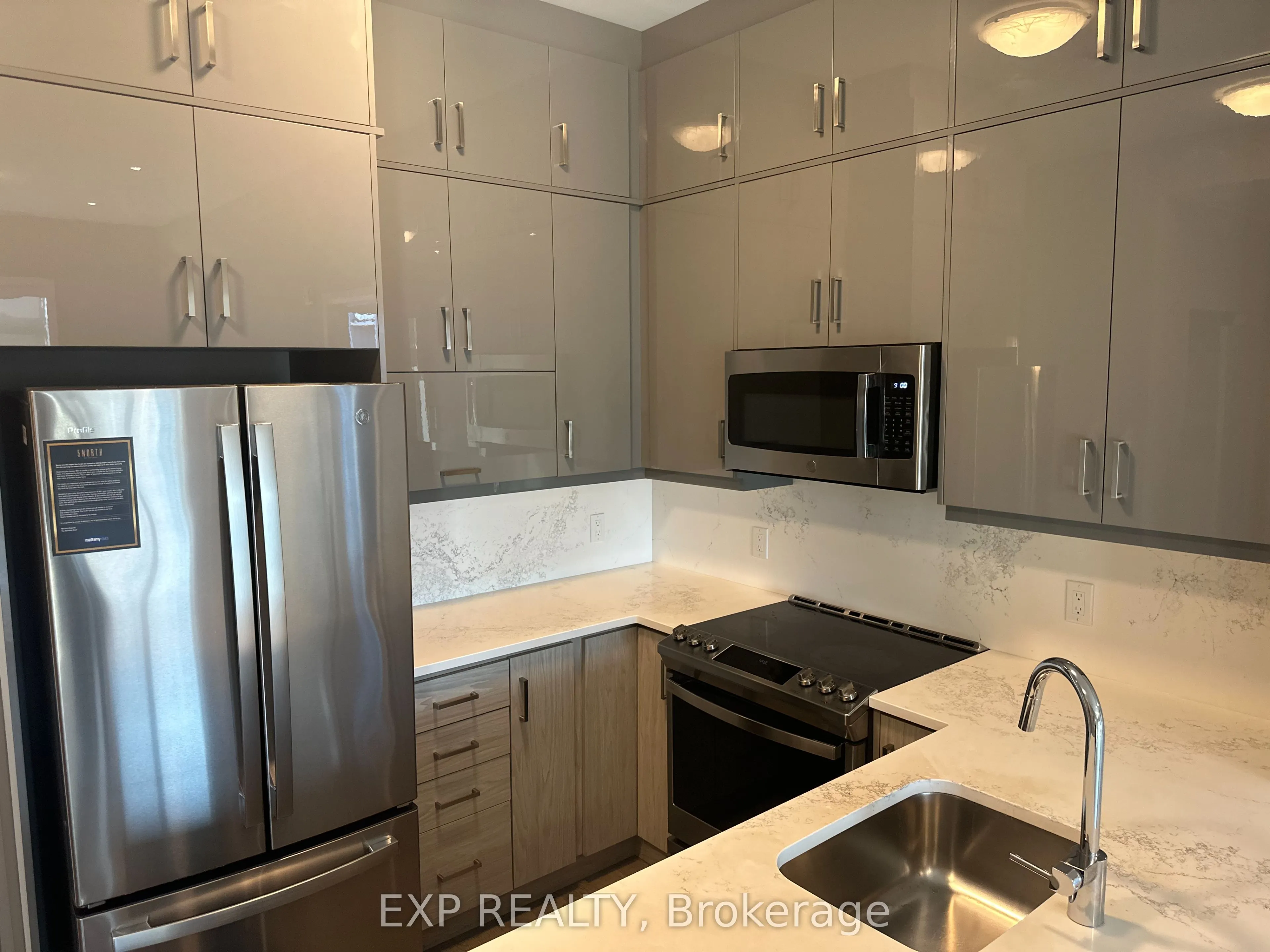 95 Dundas Street W, #403