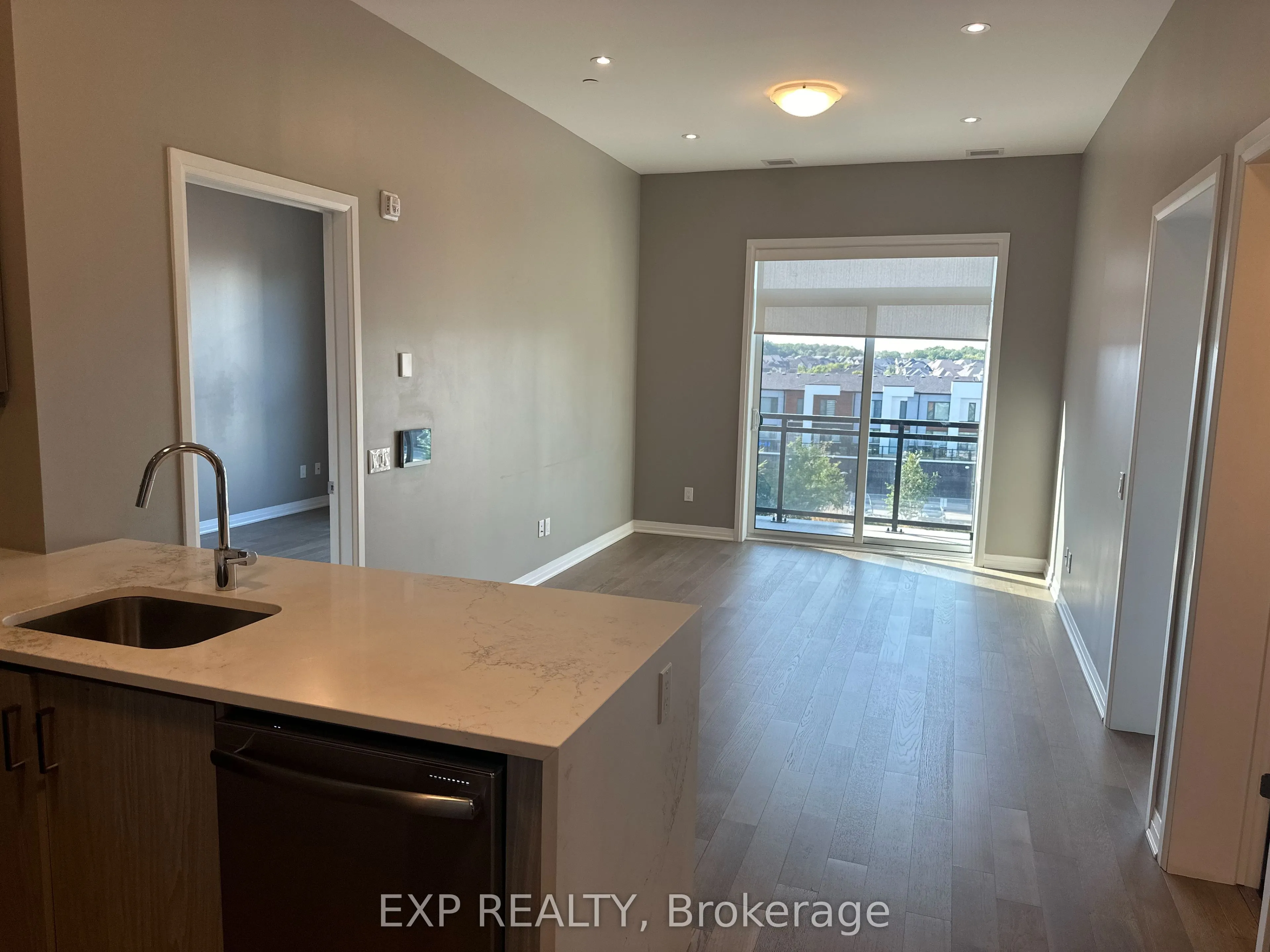 95 Dundas Street W, #403