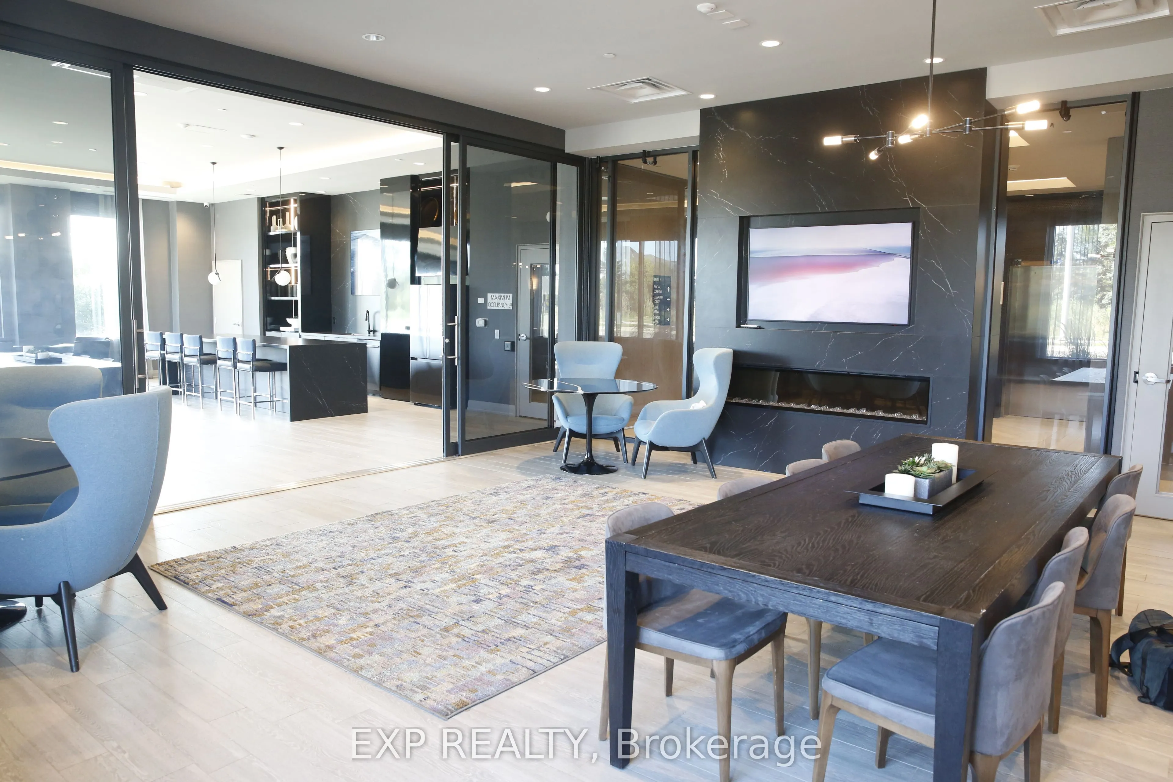 95 Dundas Street W, #403