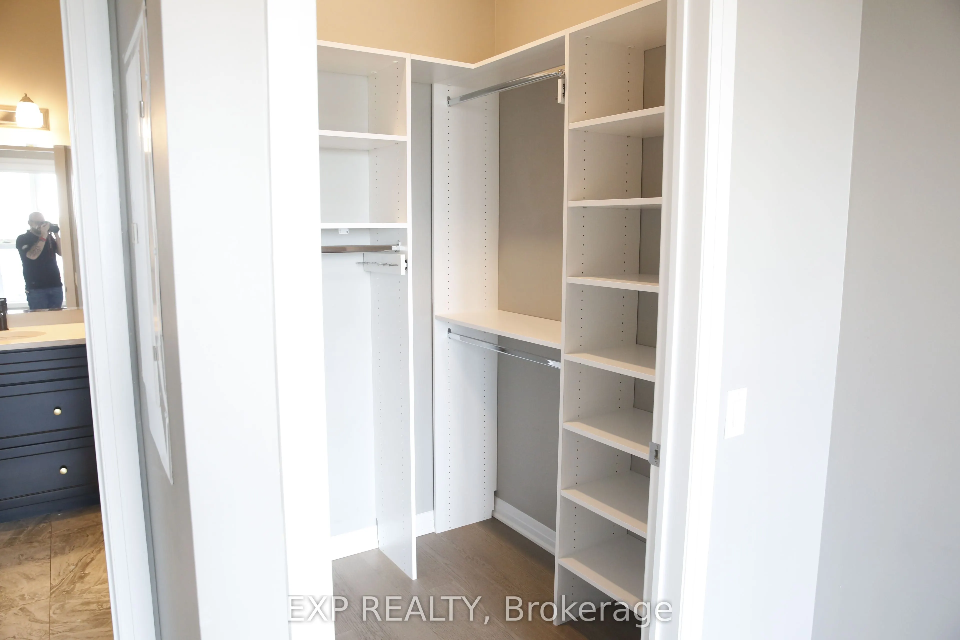 95 Dundas Street W, #403