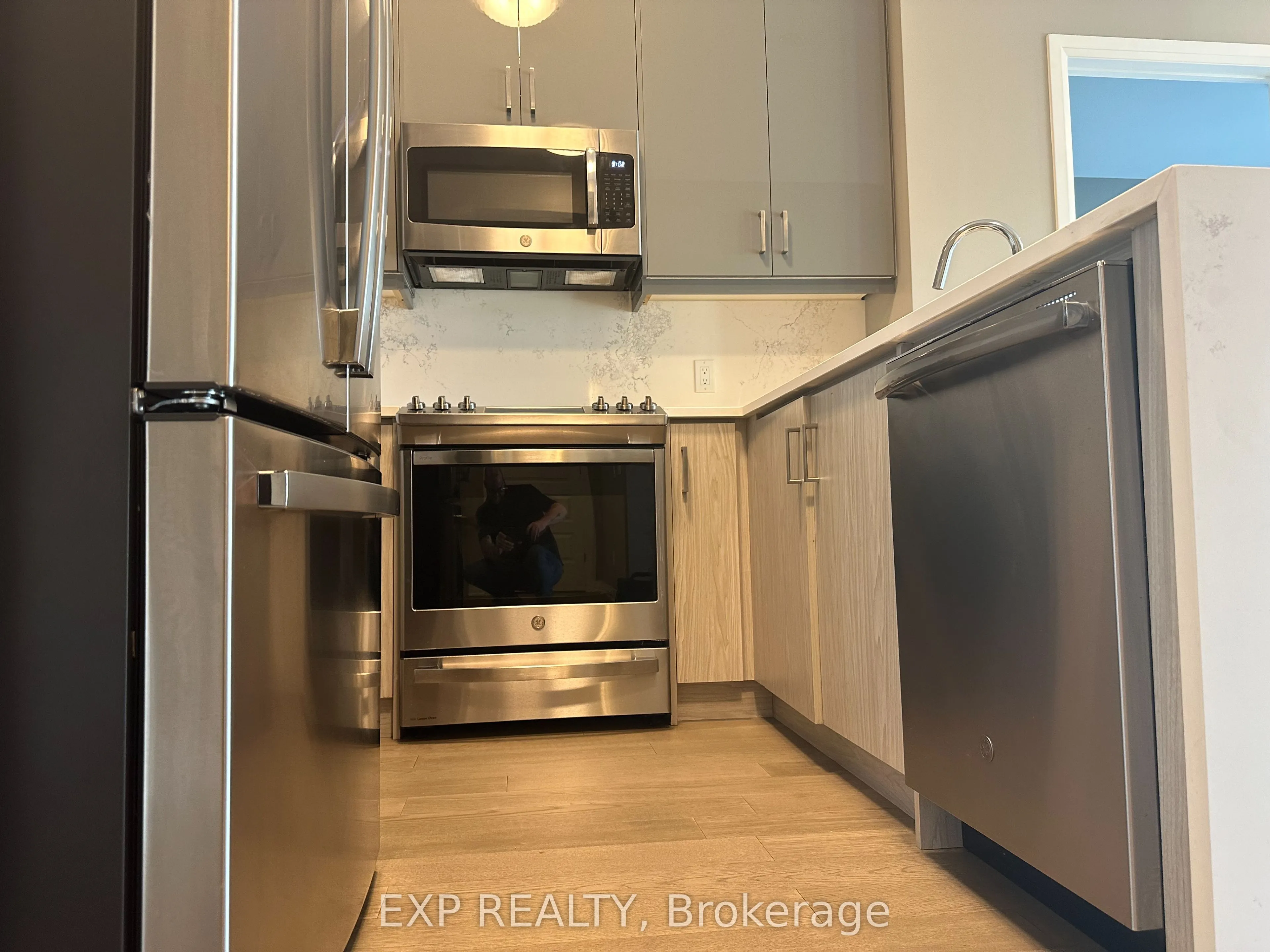 95 Dundas Street W, #403