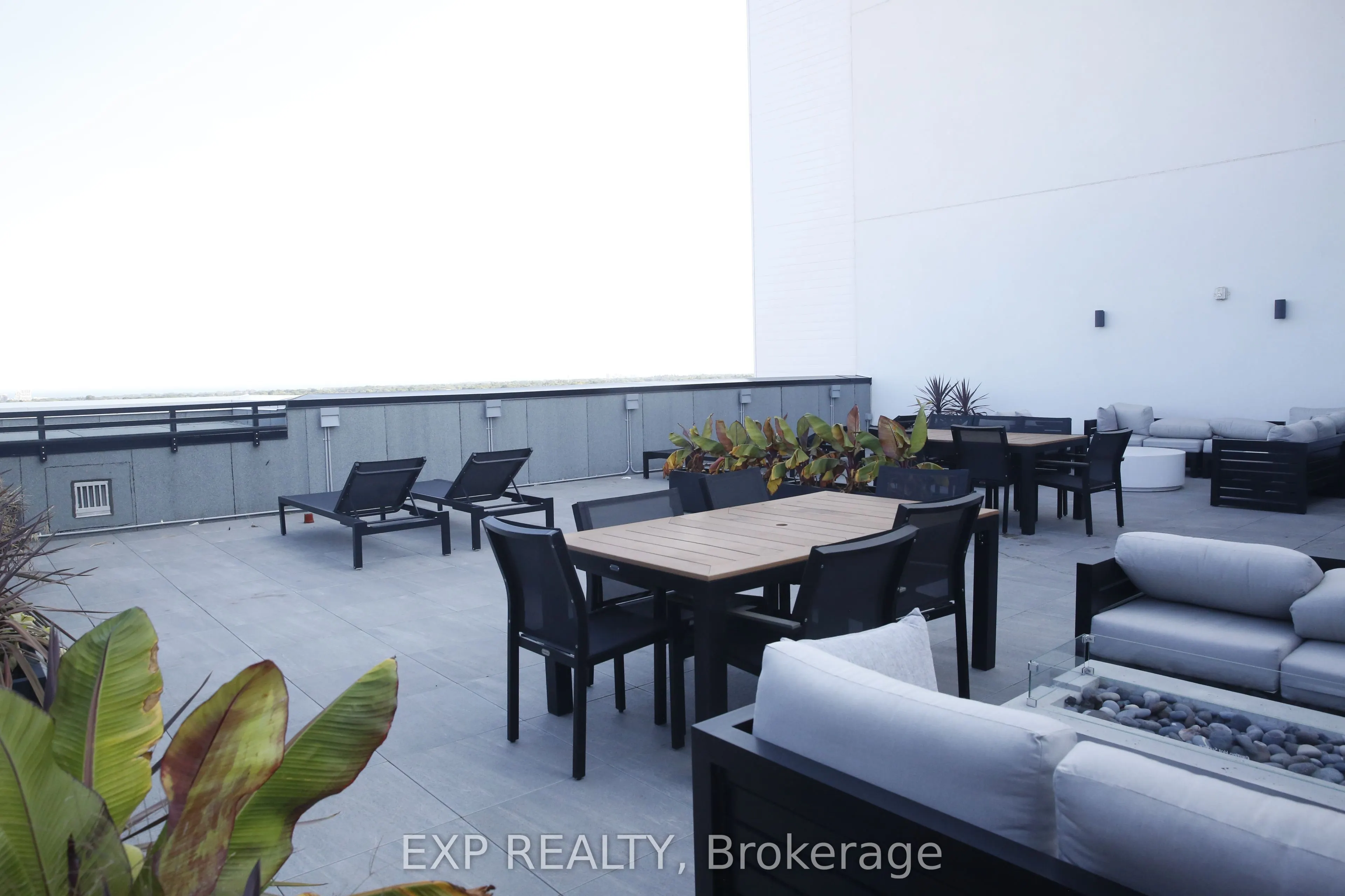 95 Dundas Street W, #403