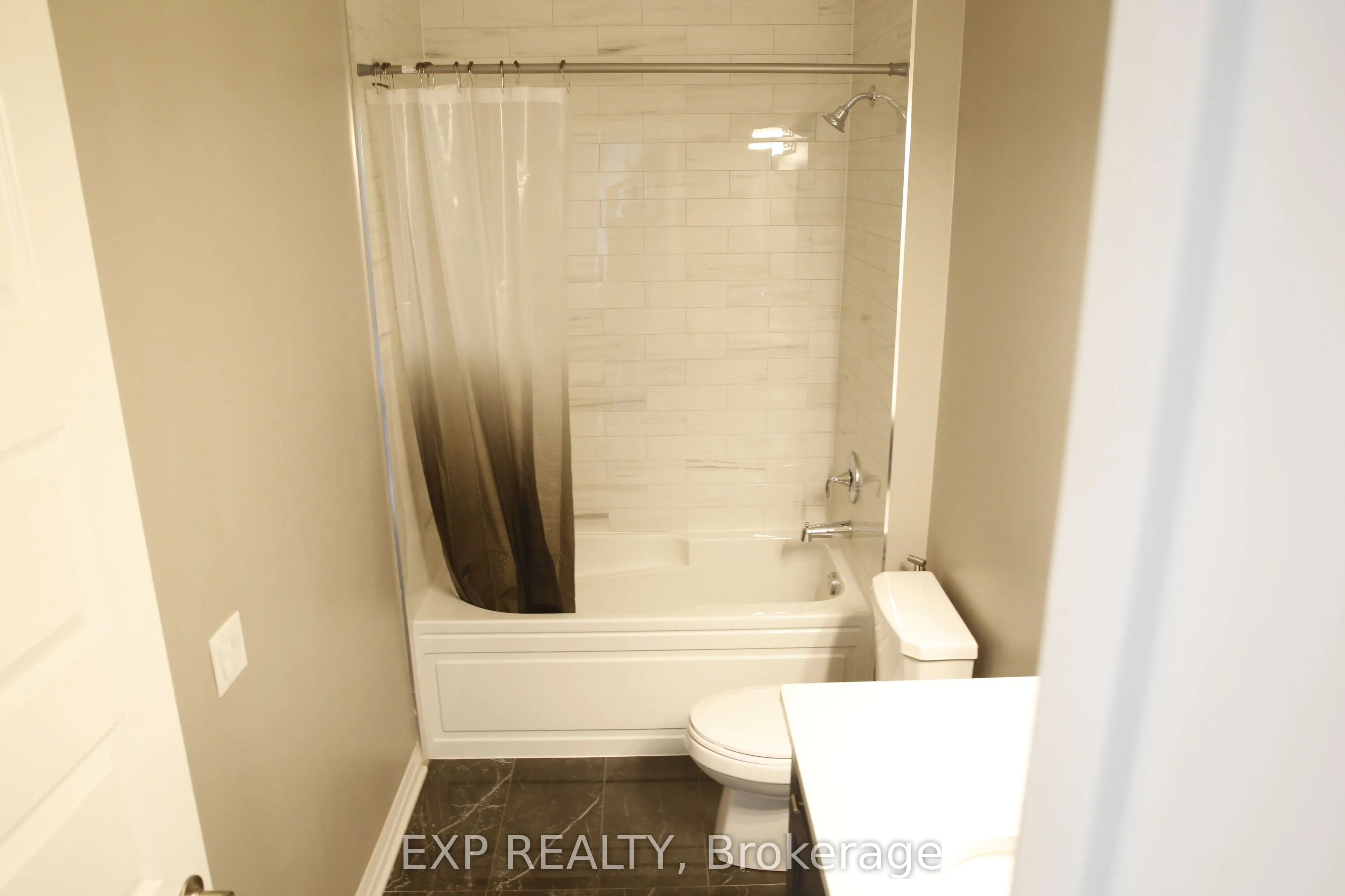 95 Dundas Street W, #403