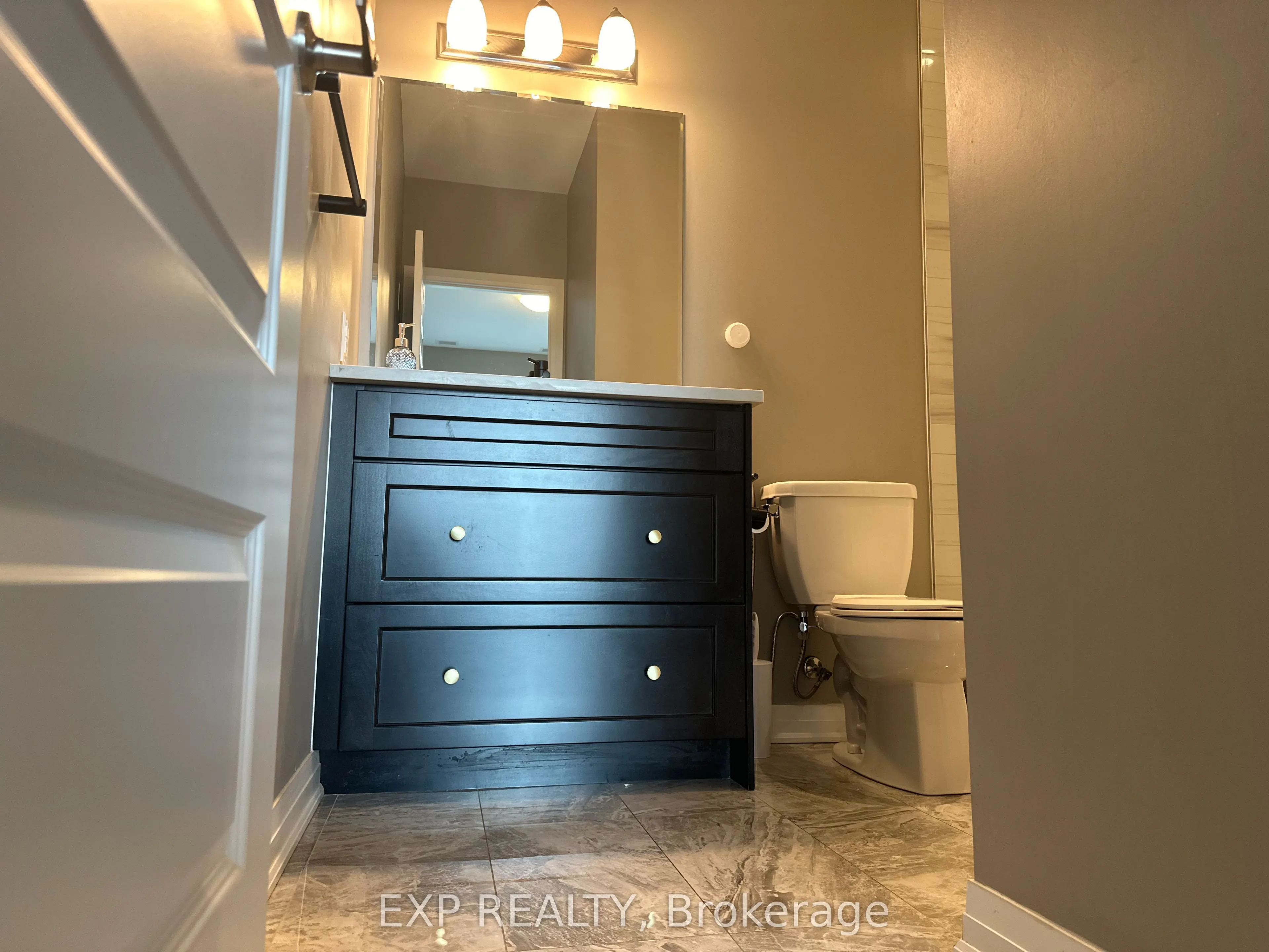 95 Dundas Street W, #403