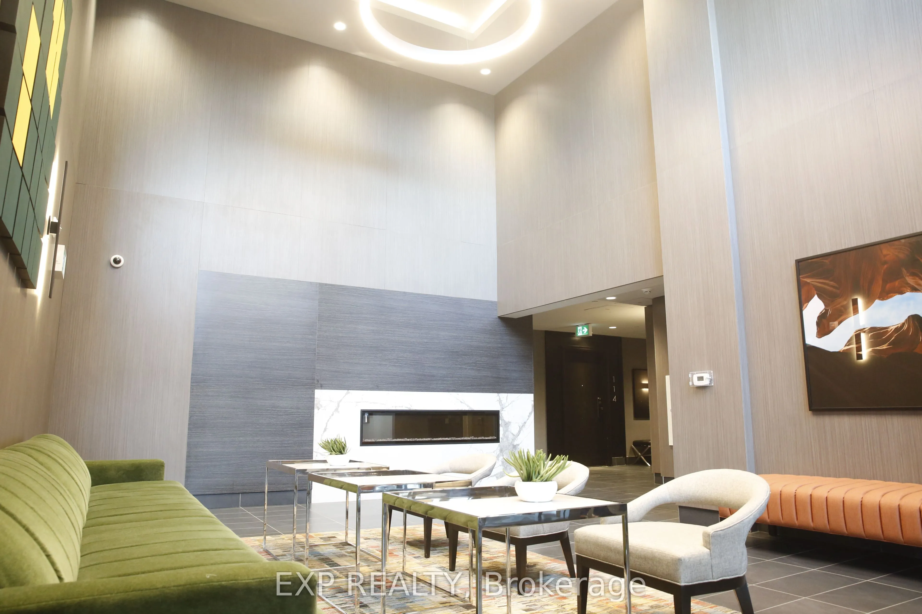 95 Dundas Street W, #403
