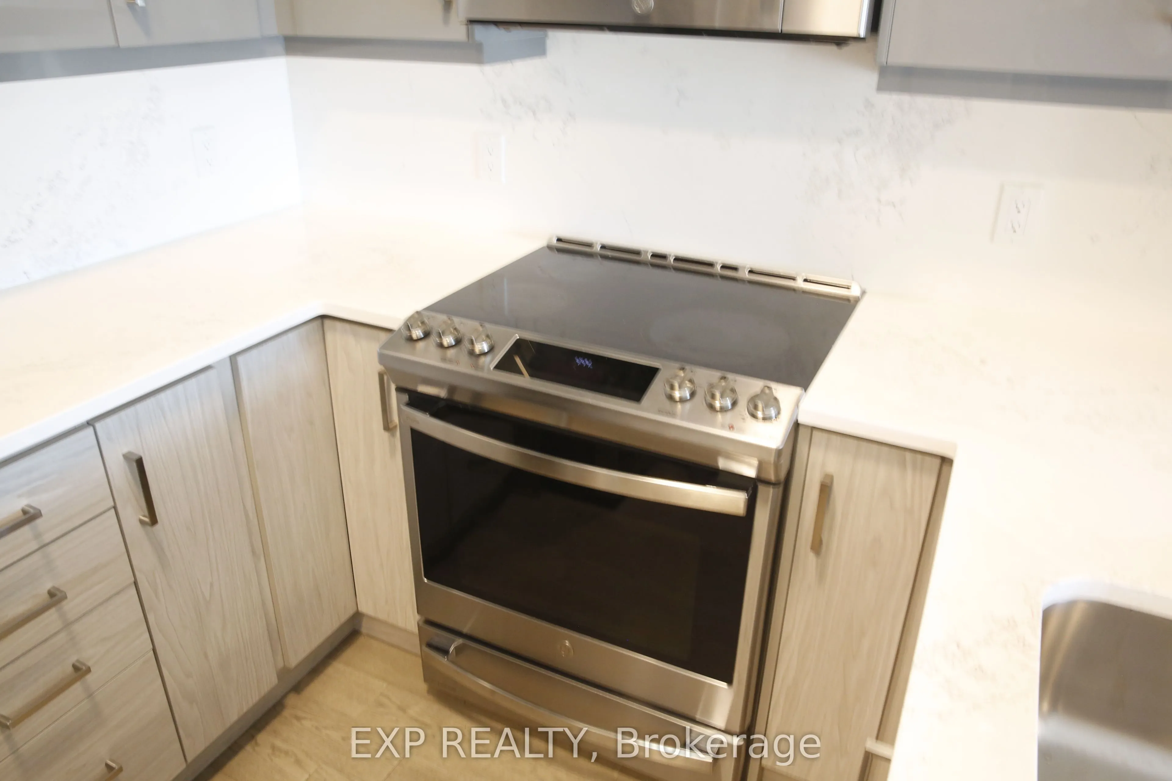 95 Dundas Street W, #403