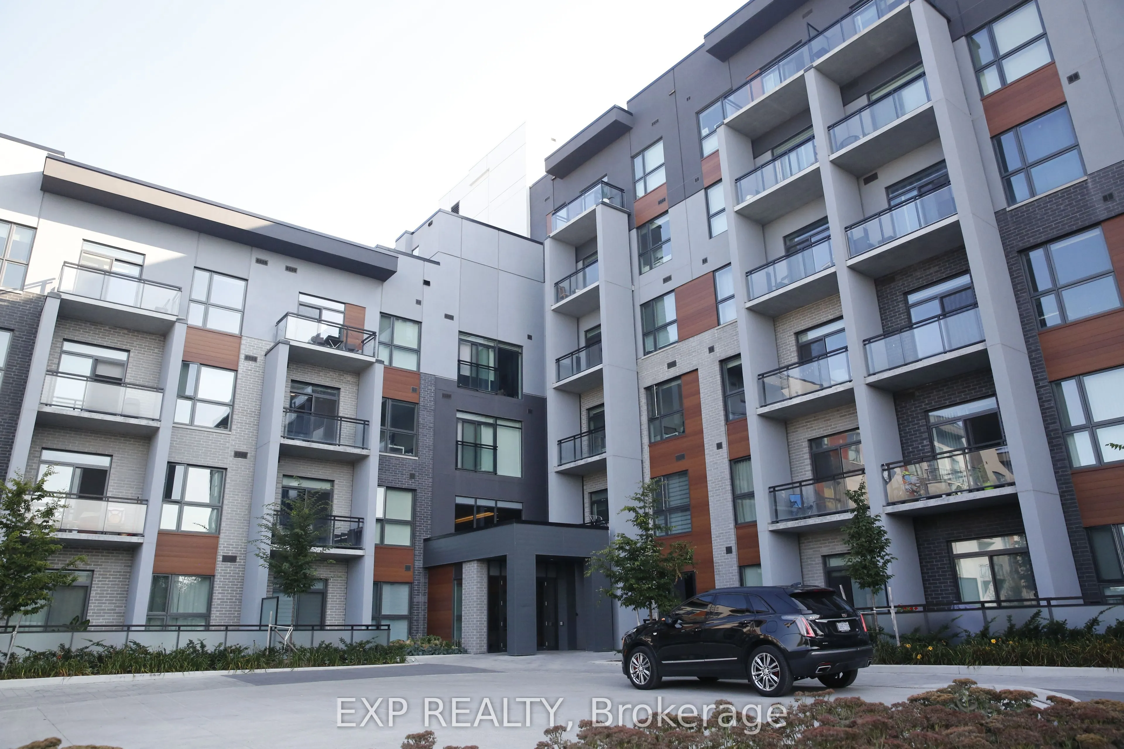 95 Dundas Street W, #403