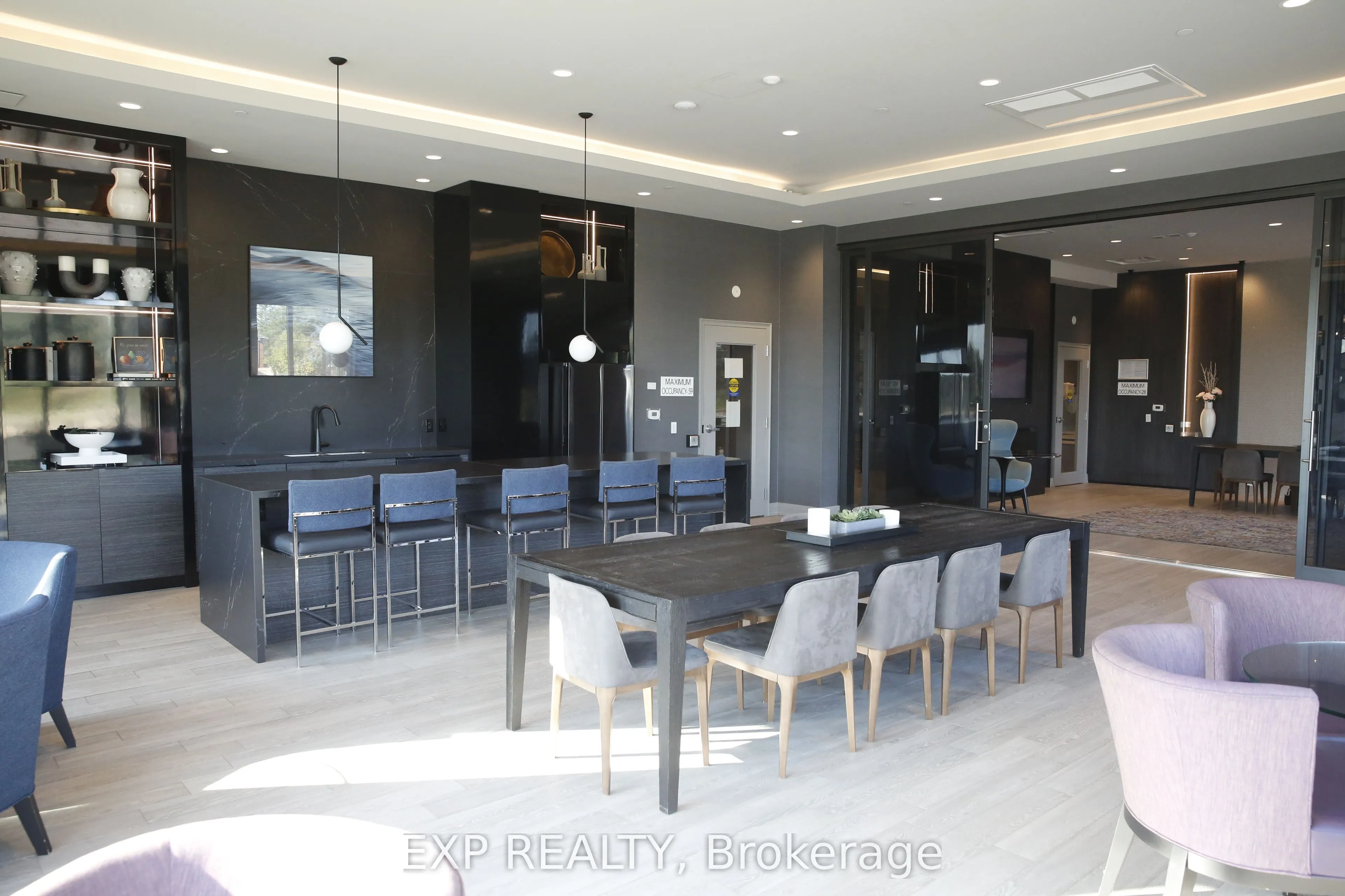 95 Dundas Street W, #403