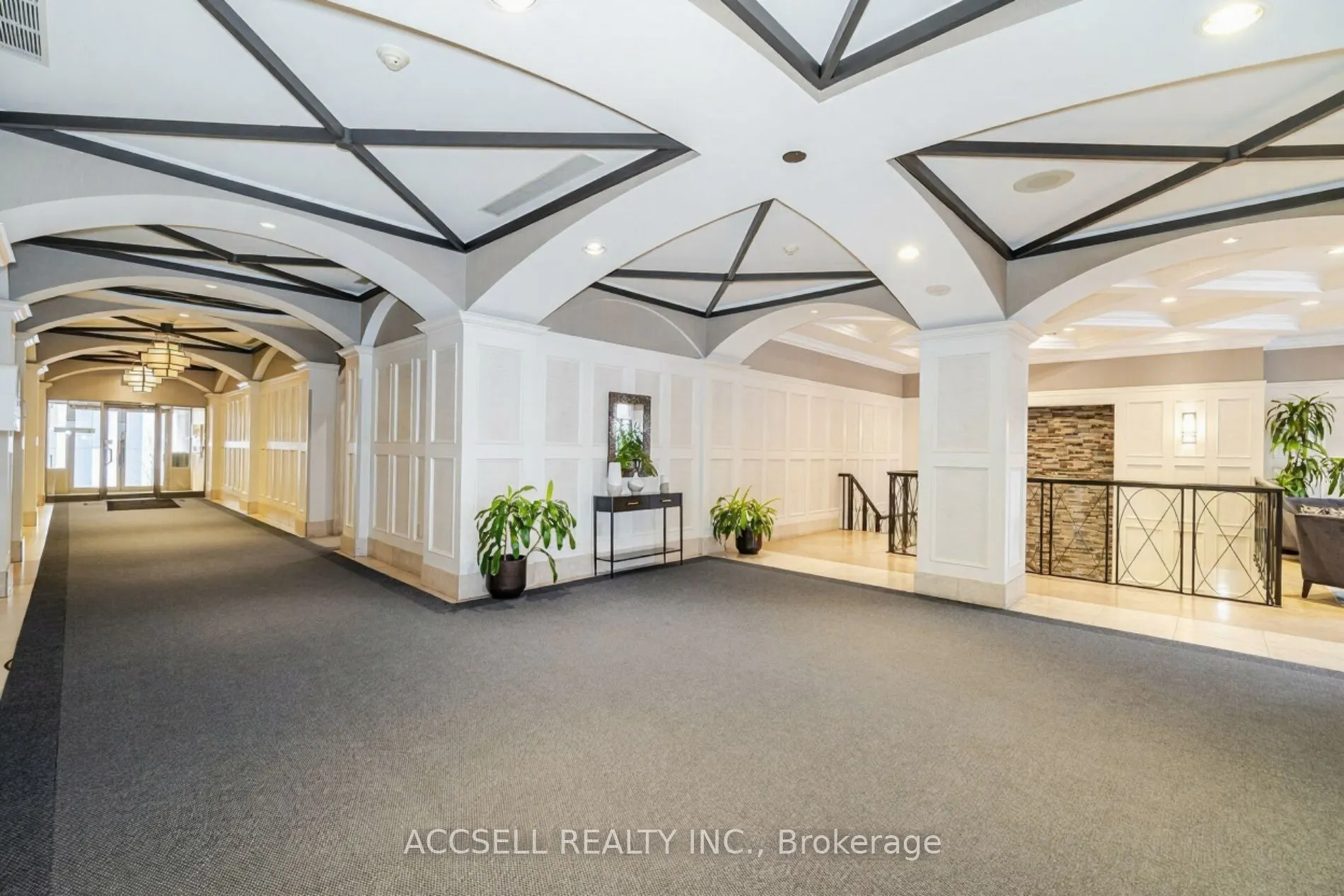 5233 Dundas Street W, #1816