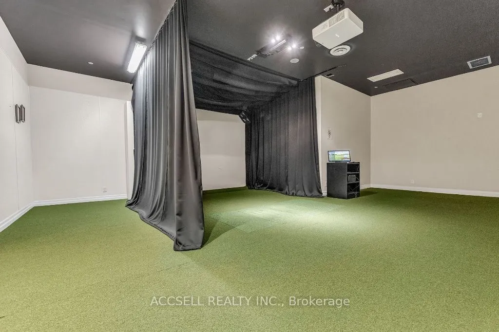 5233 Dundas Street W, #1816