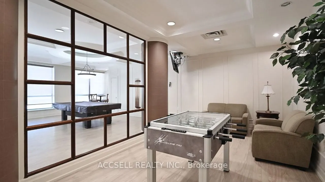 5233 Dundas Street W, #1816