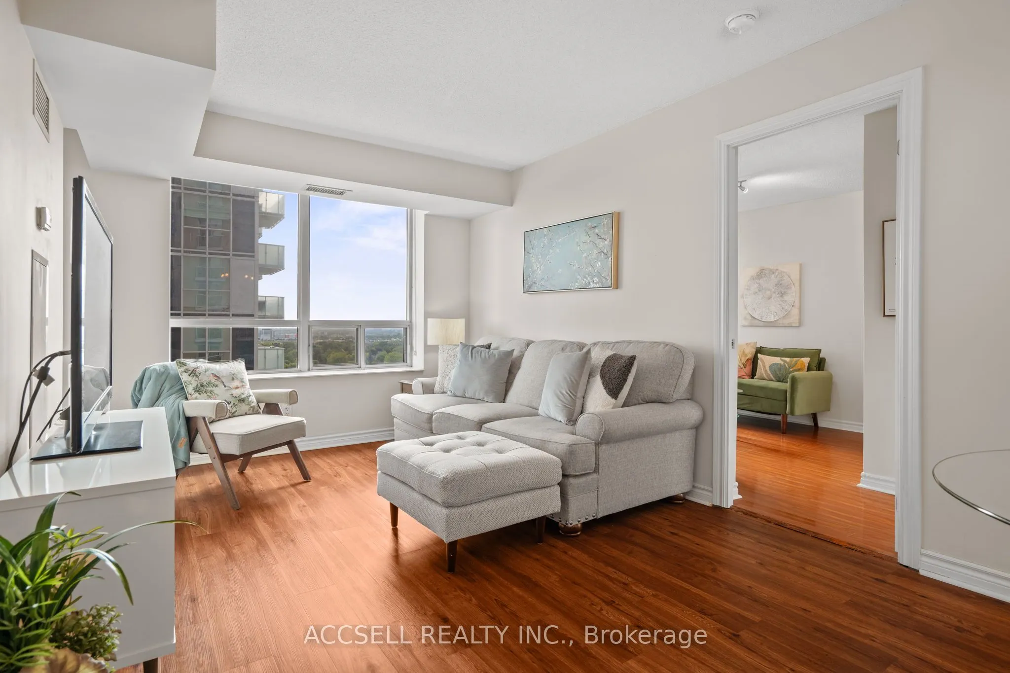 5233 Dundas Street W, #1816