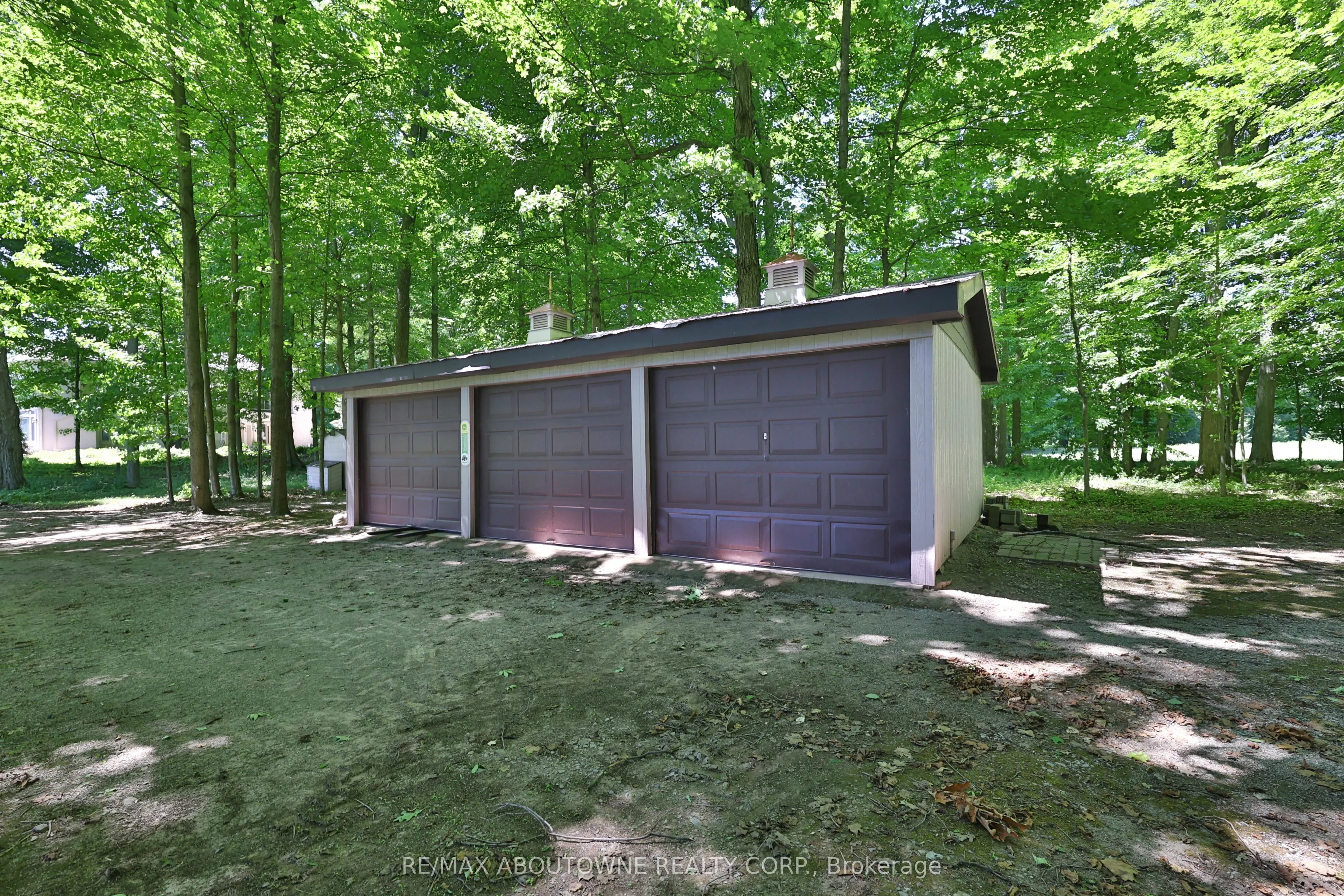 1270 1 Side Road