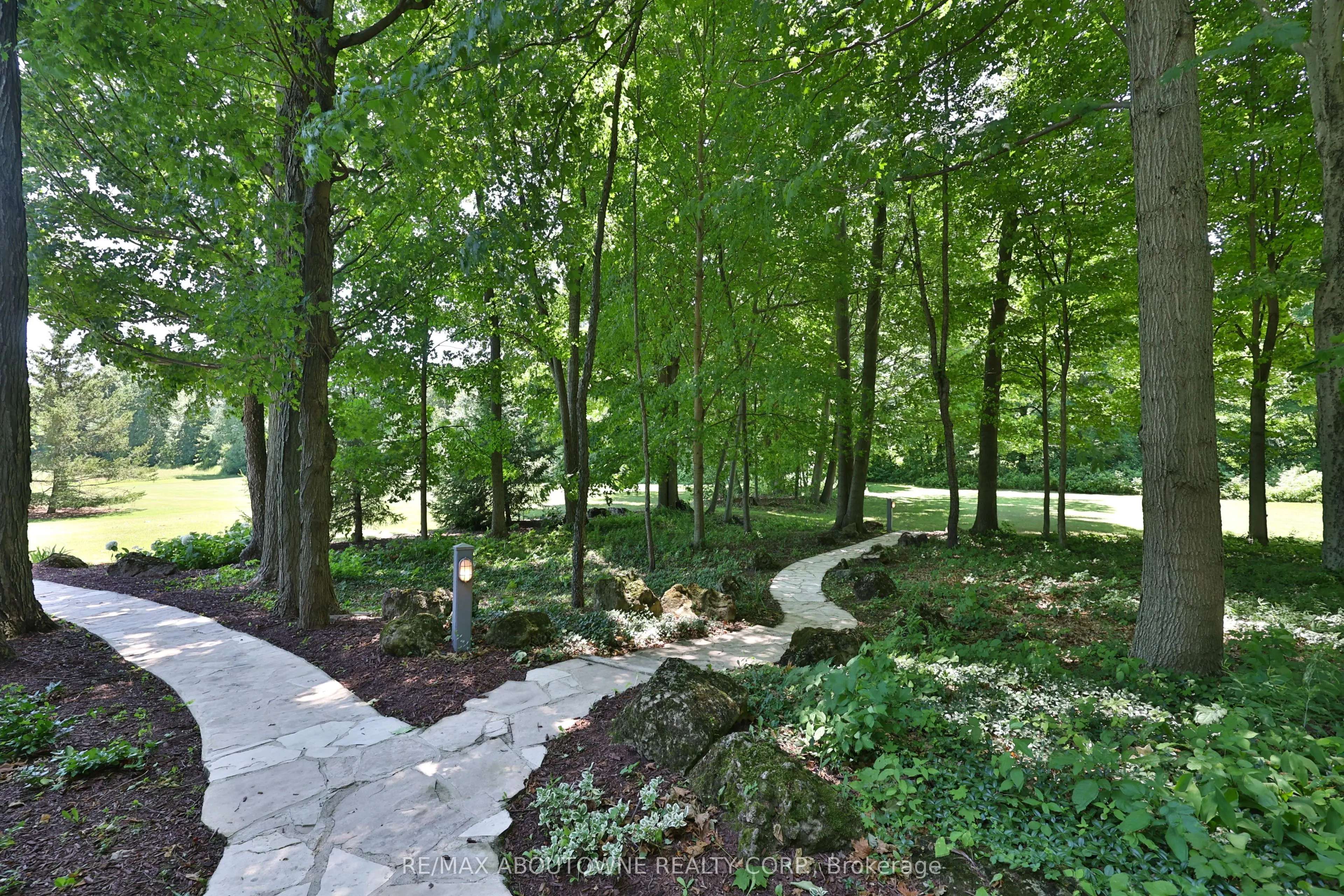 1270 1 Side Road