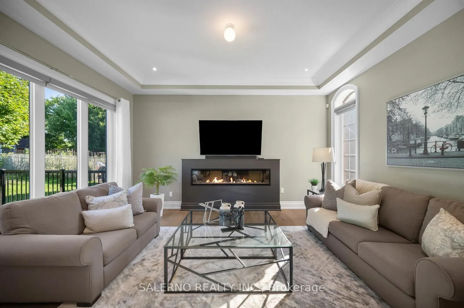 11 Compton Crescent