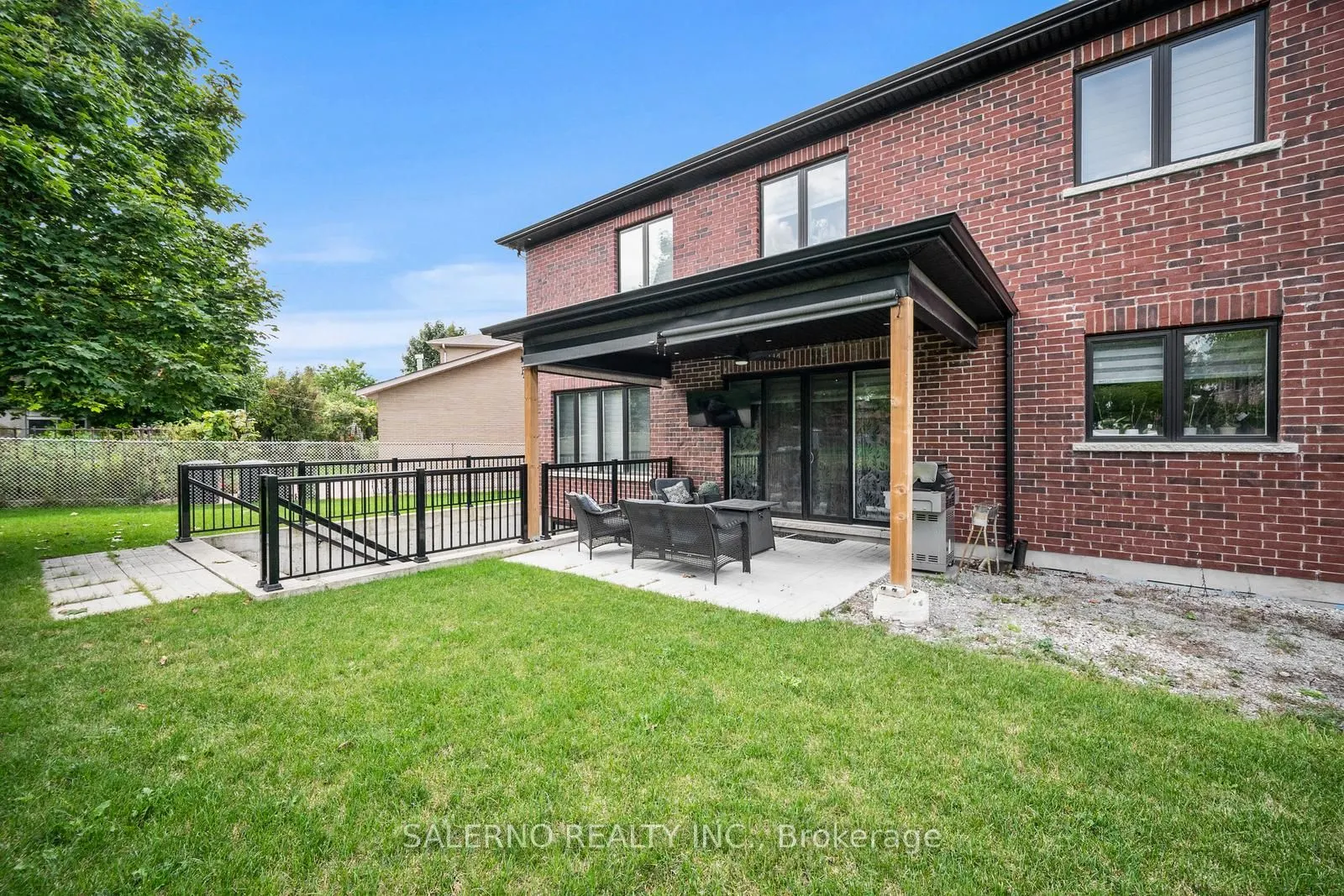 11 Compton Crescent