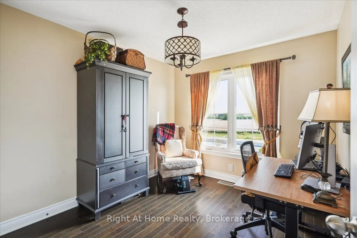 37 Rockman Crescent