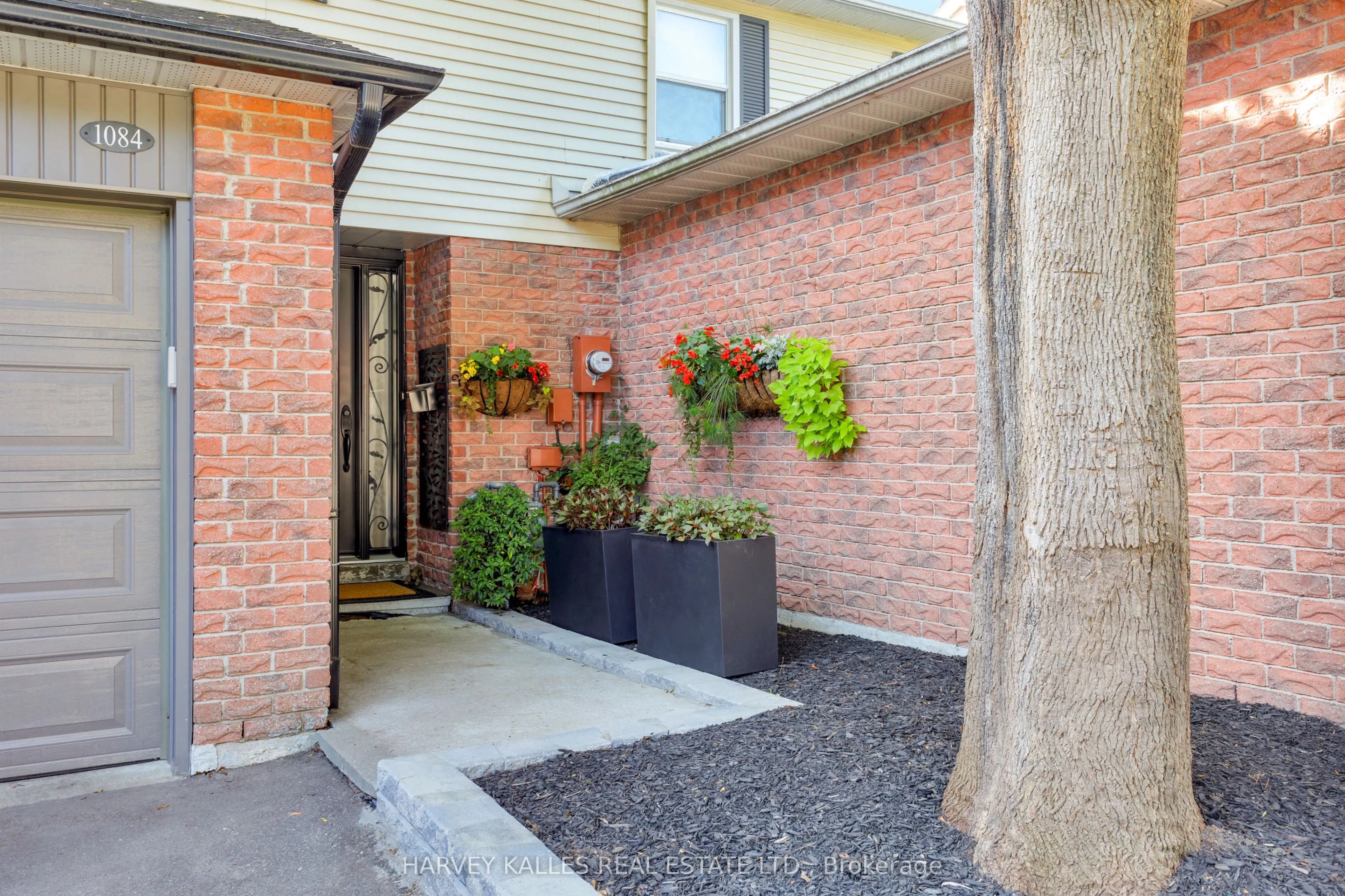 1084 Bordeaux Court