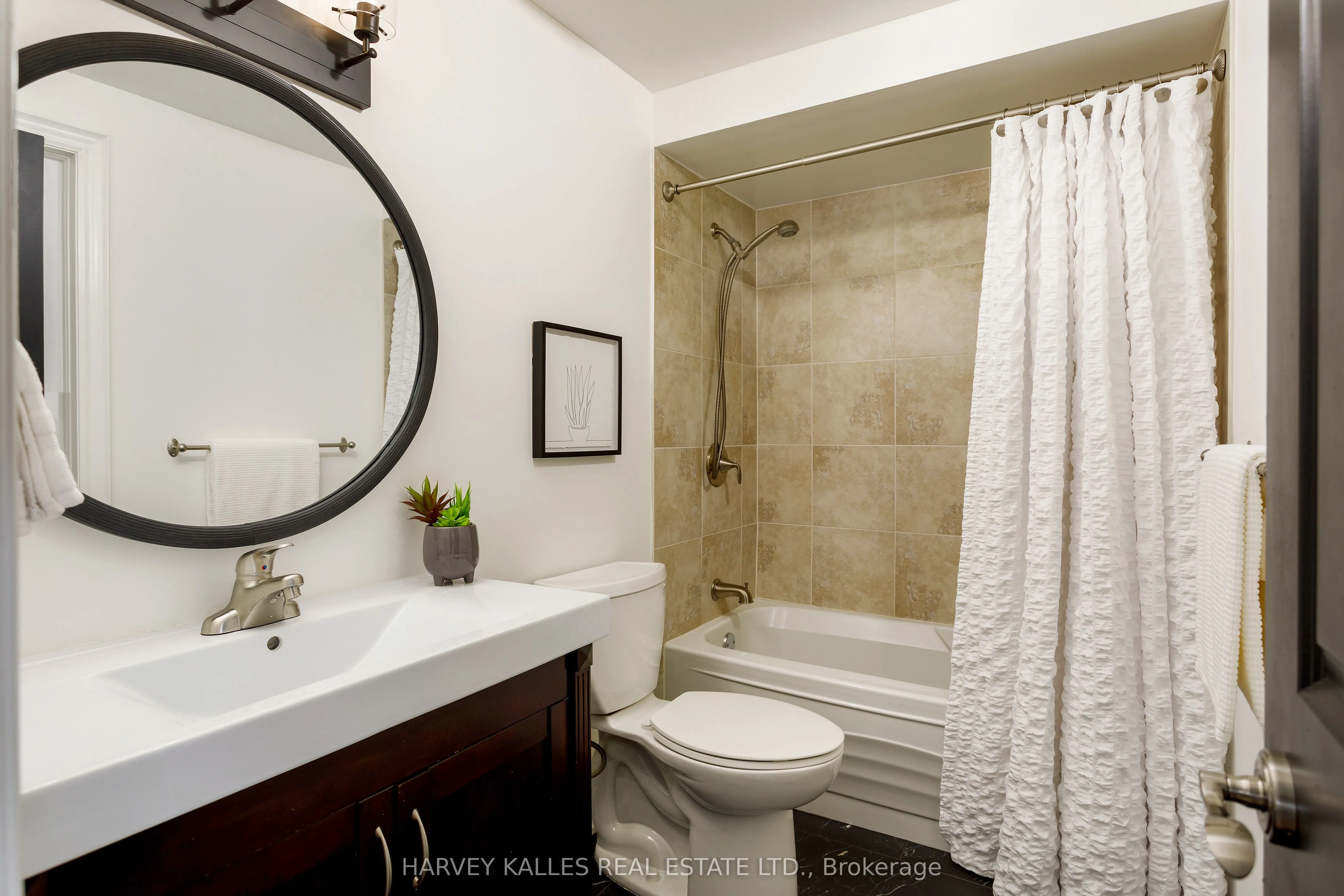 1084 Bordeaux Court