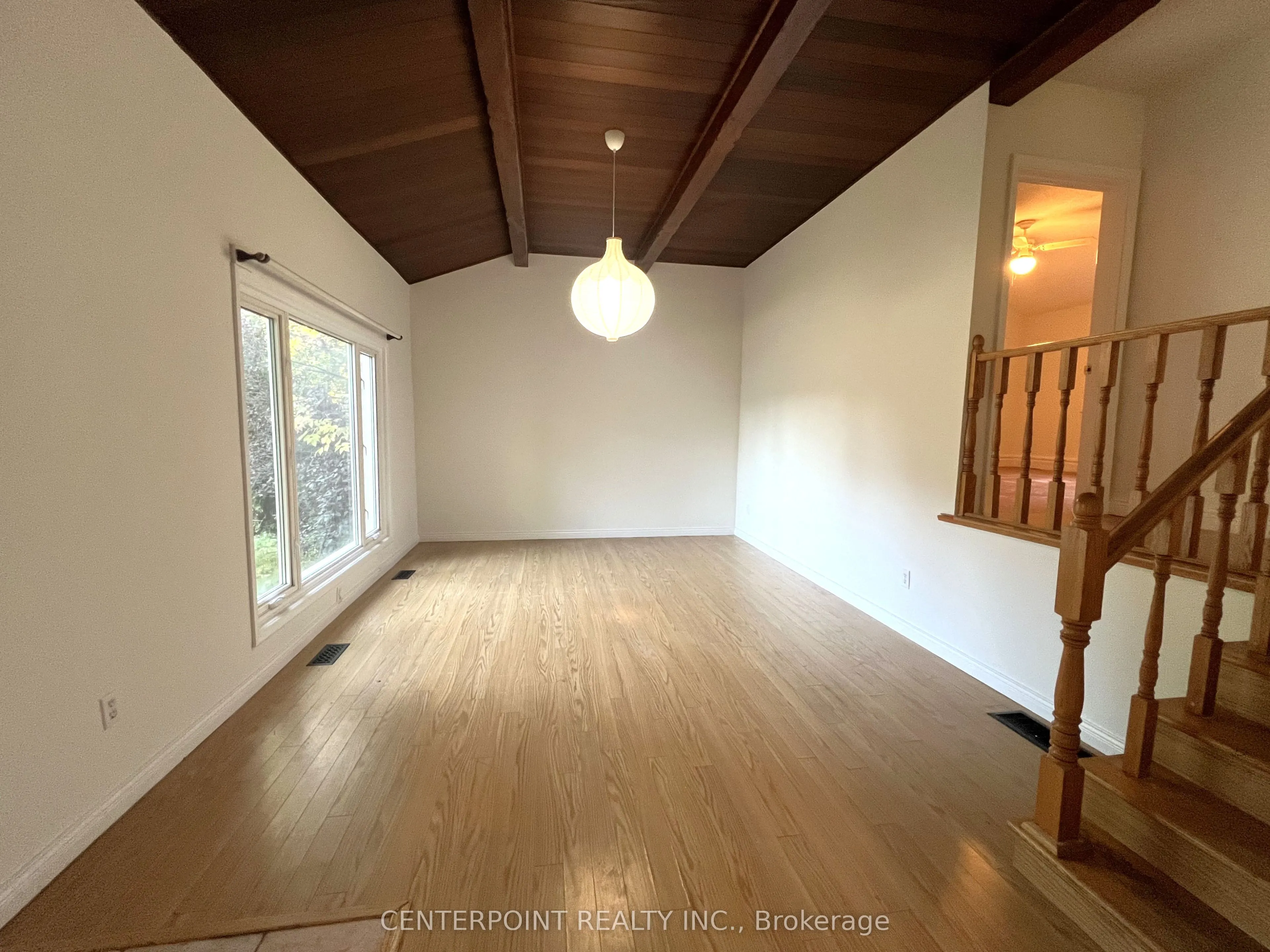 287 Kent Crescent