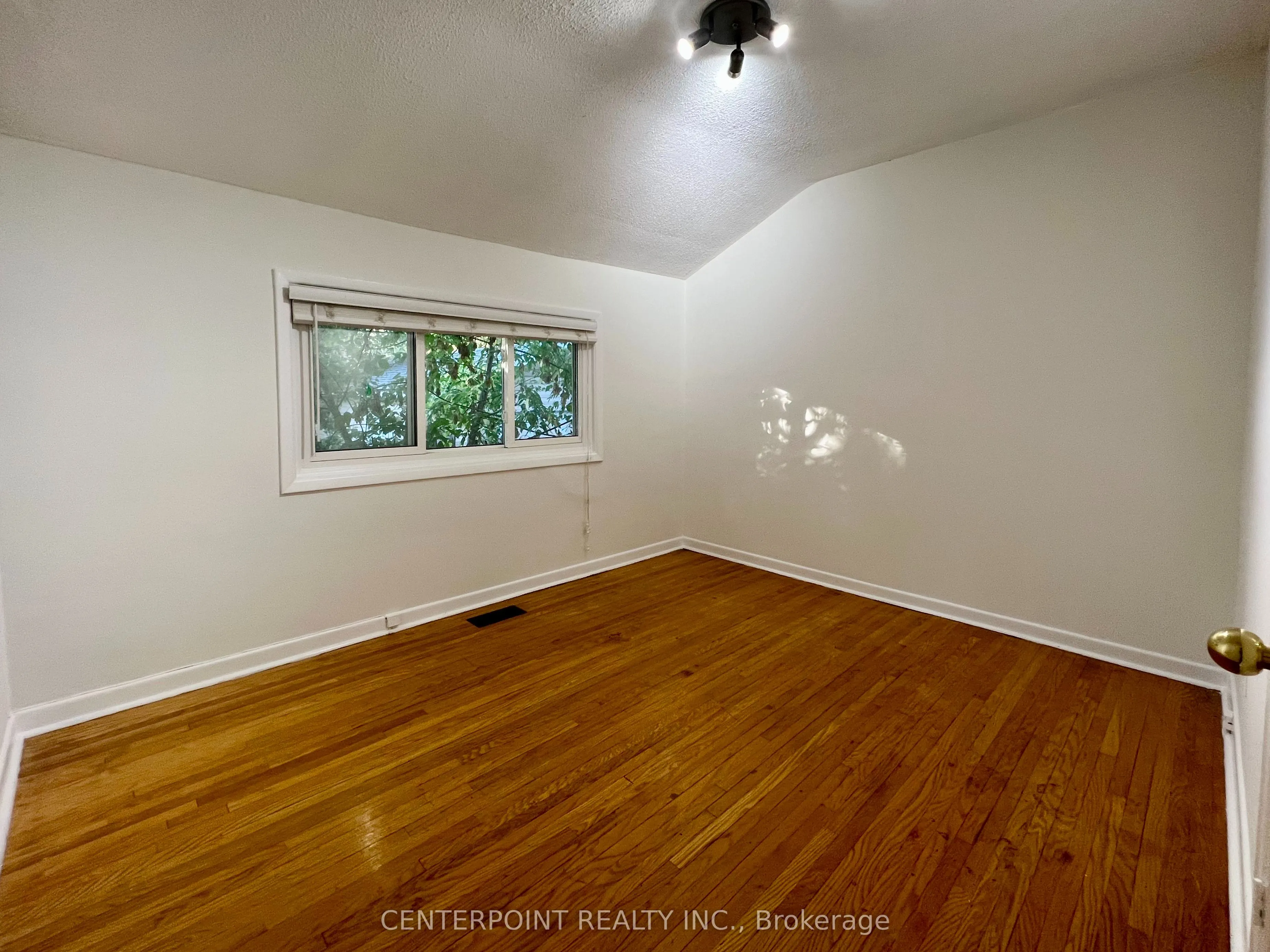 287 Kent Crescent