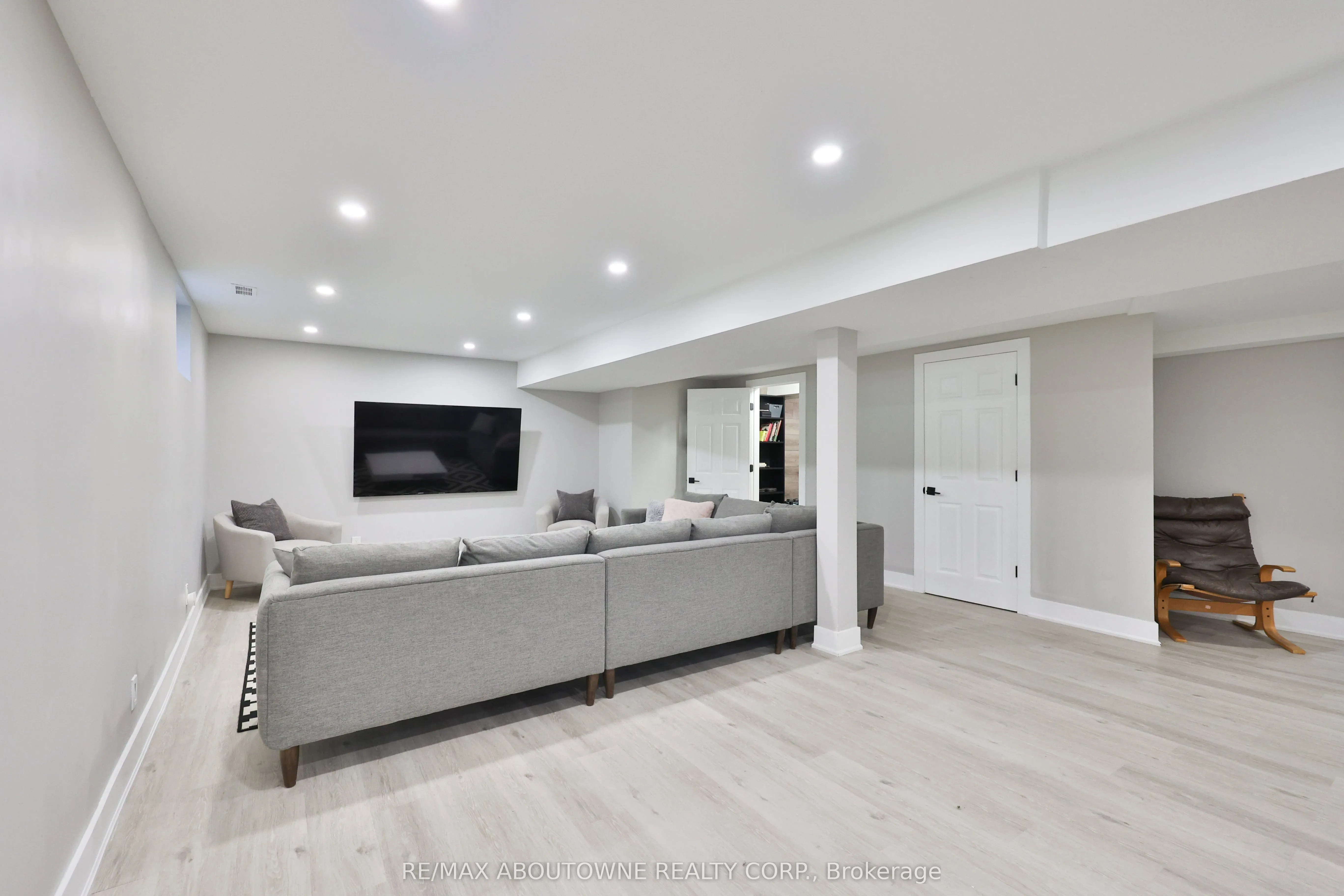 1131 Carol Street
