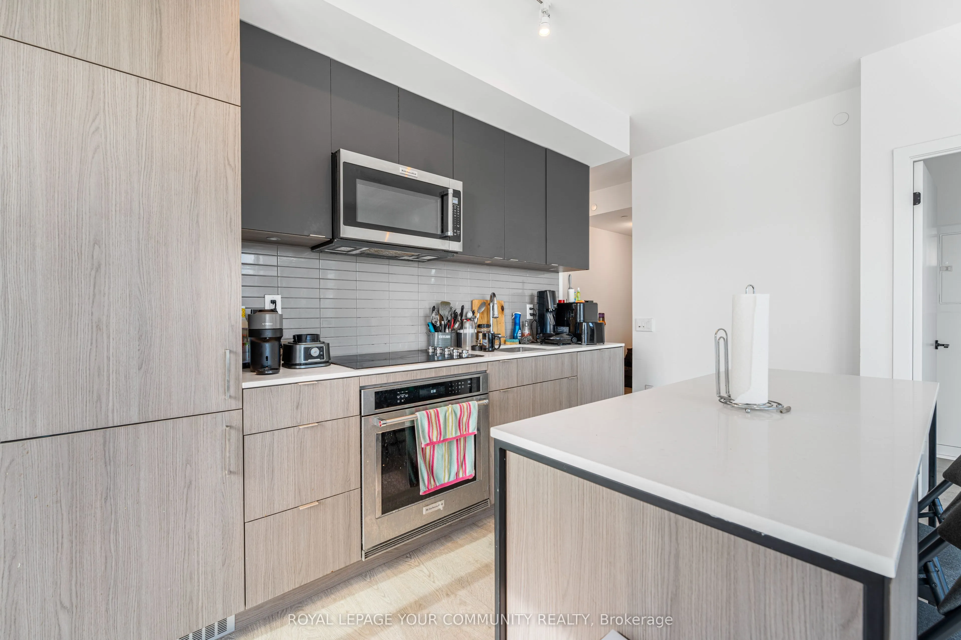 215 Lakeshore Road W, #15
