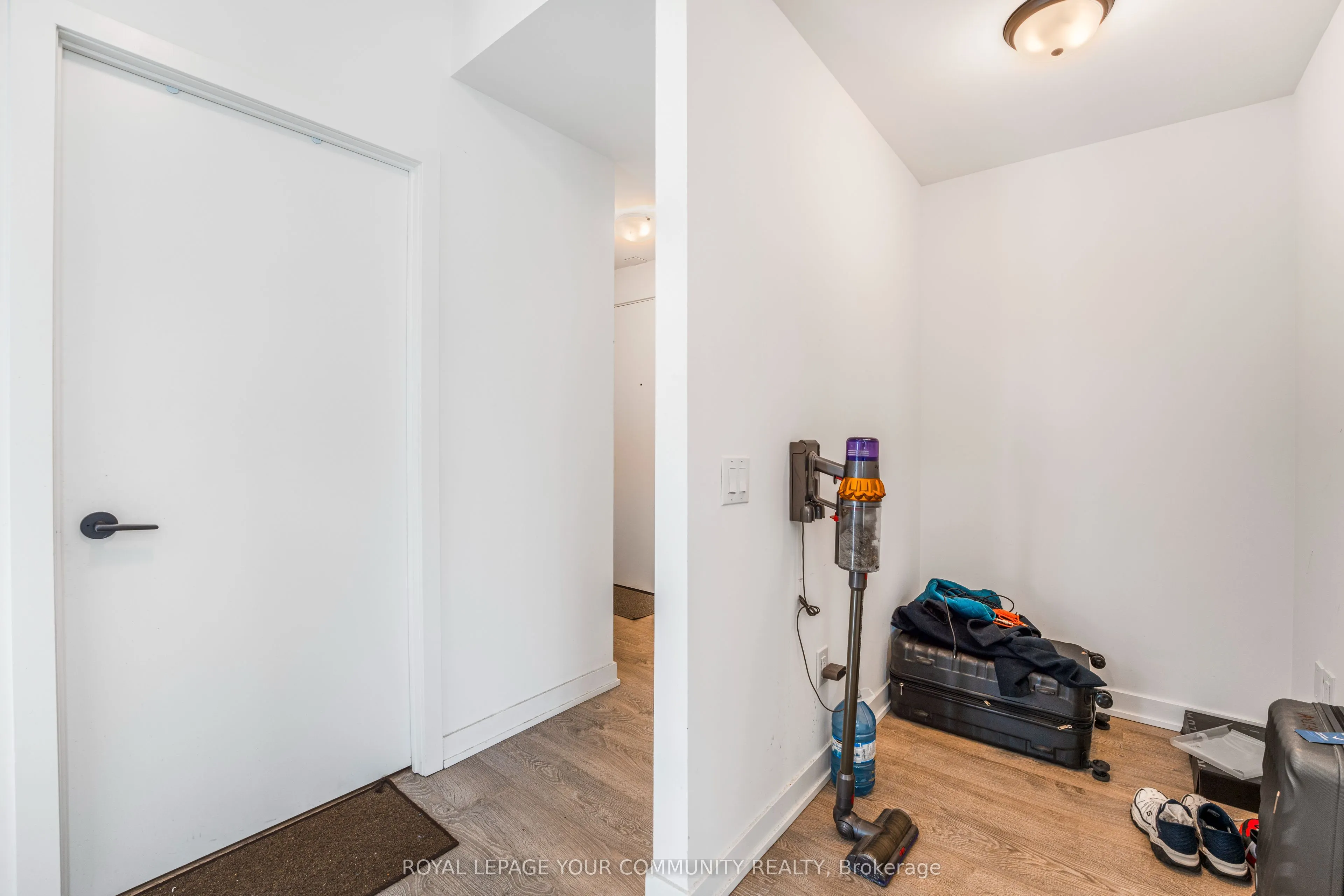 215 Lakeshore Road W, #15