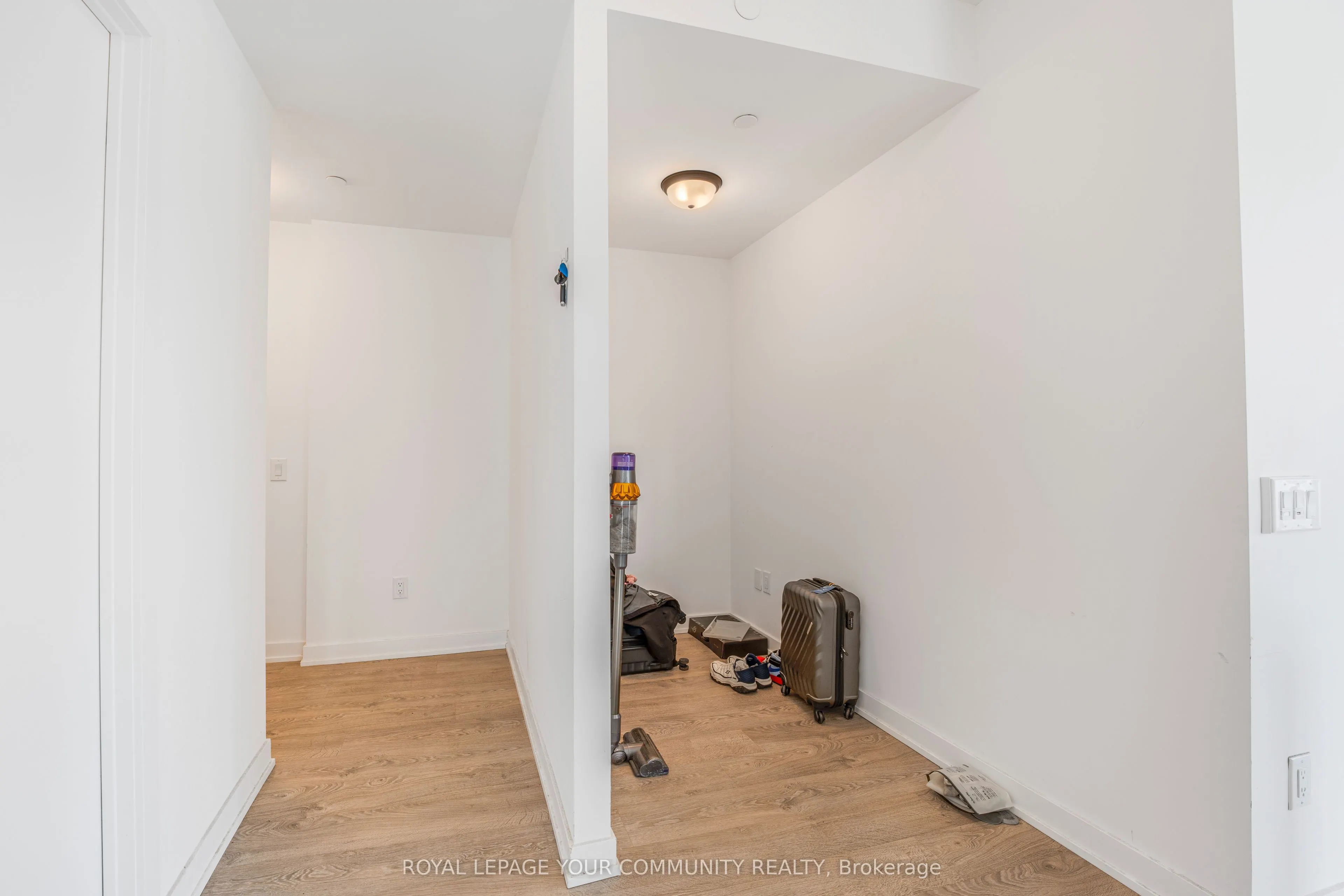 215 Lakeshore Road W, #15