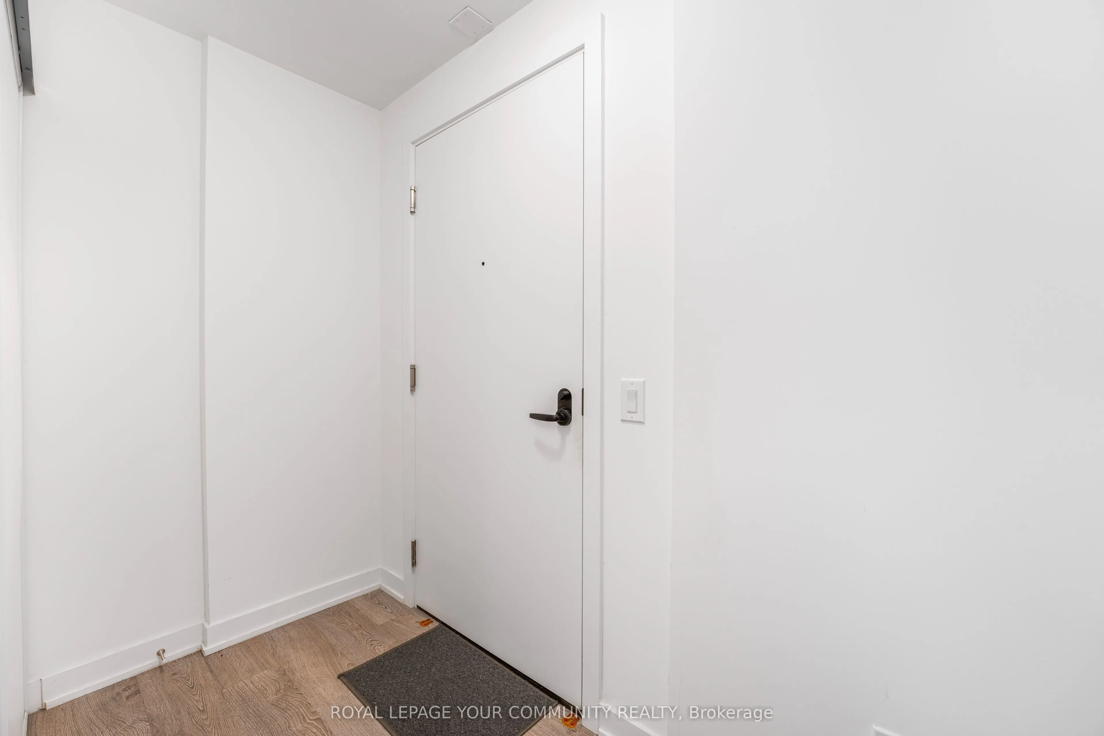 215 Lakeshore Road W, #15