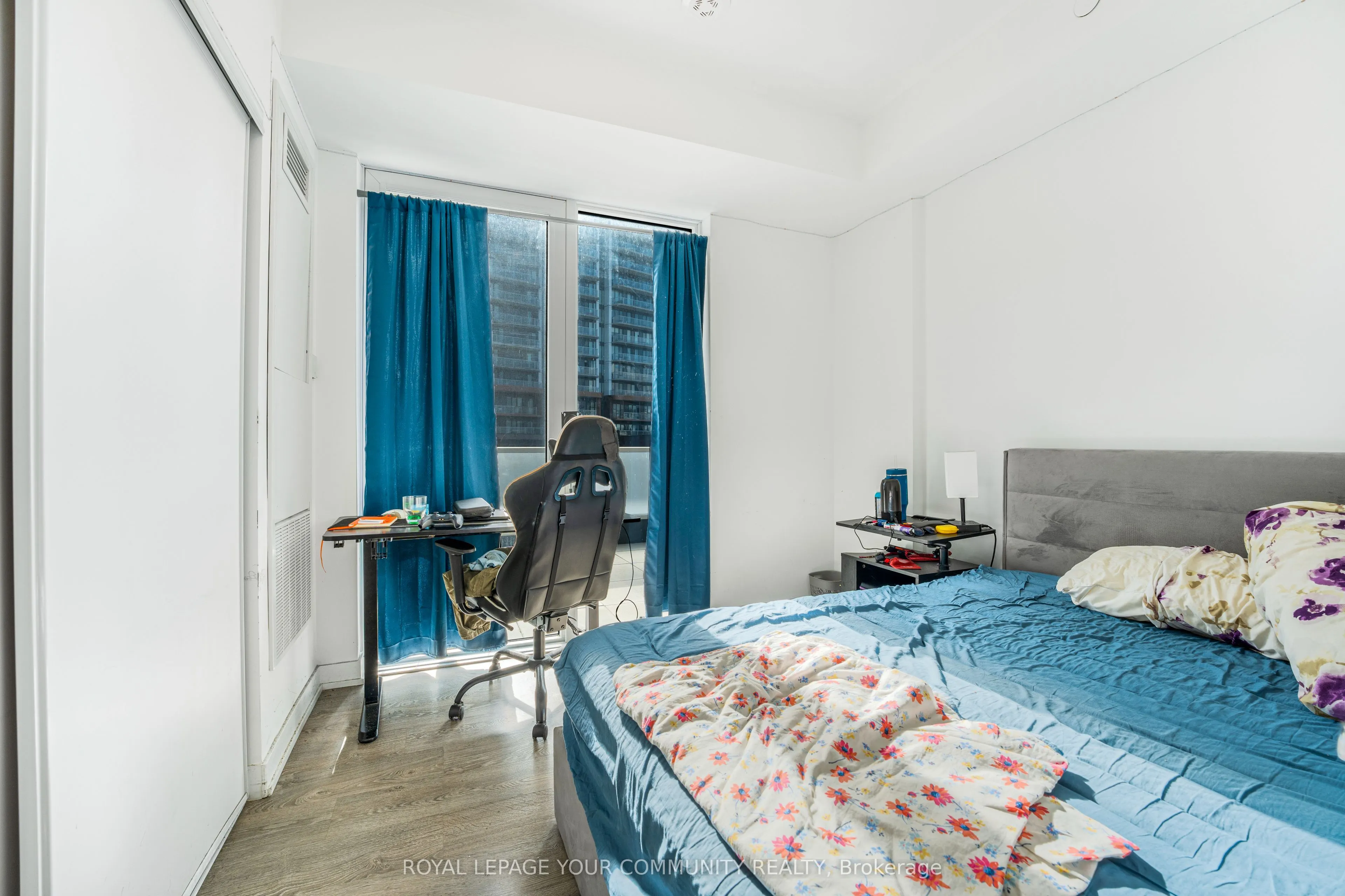 215 Lakeshore Road W, #15
