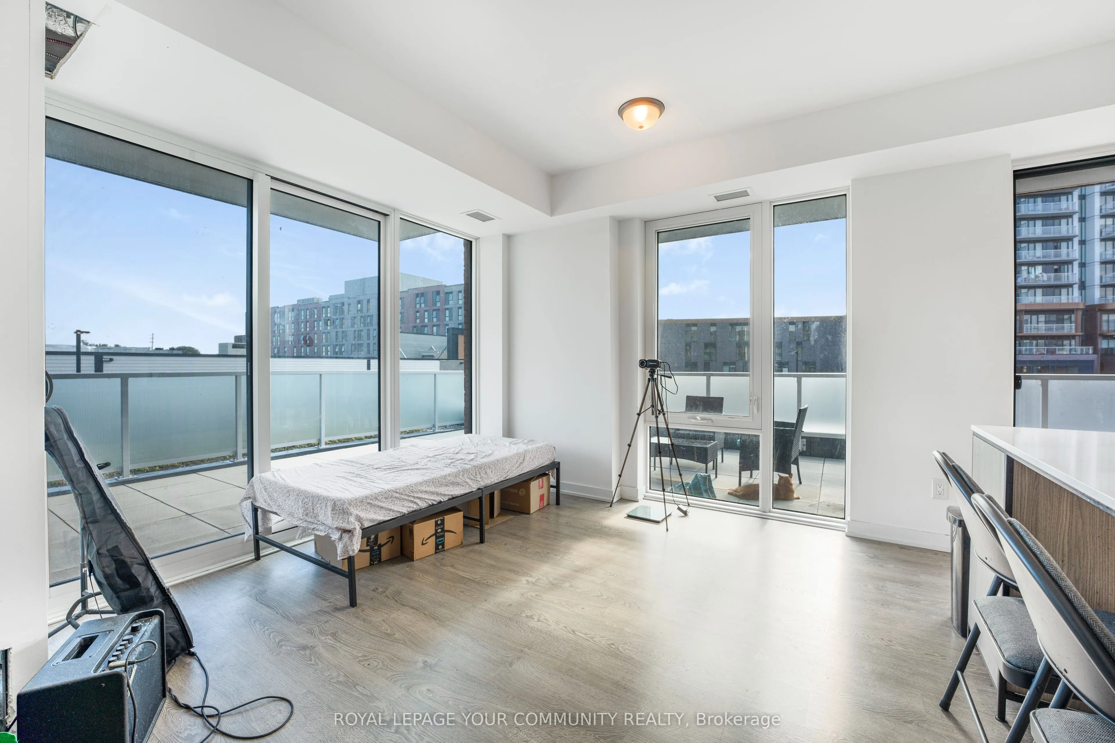 215 Lakeshore Road W, #15